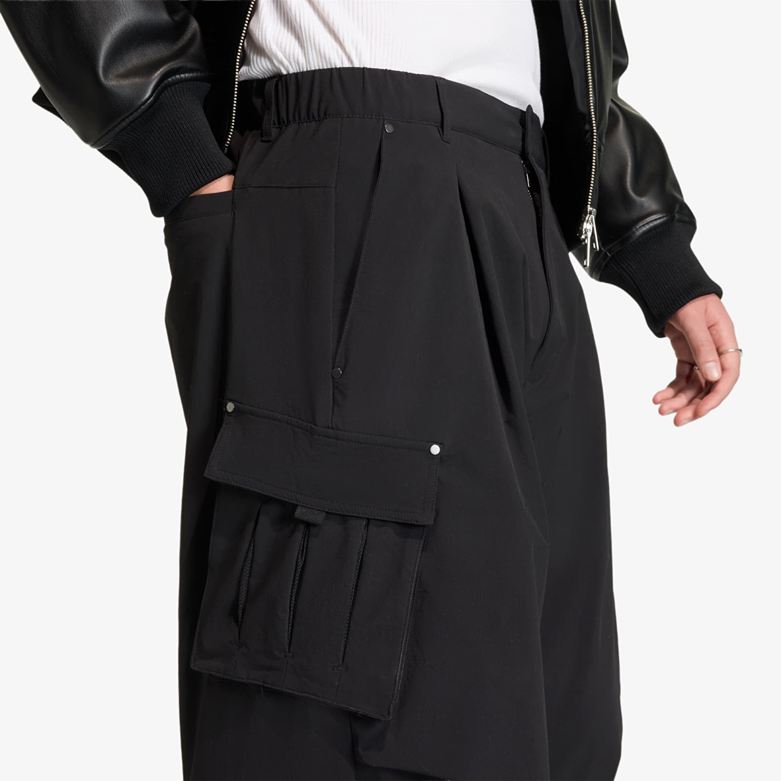 Hosen für Männer adidas Premium Essentials Utility Cargo Tracksuit Bottoms Black