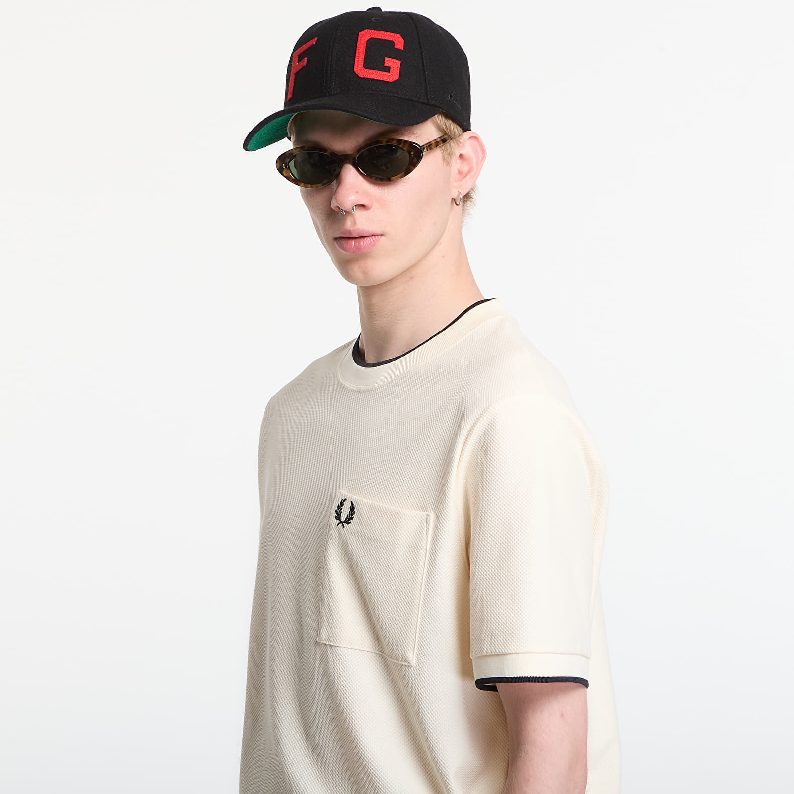 Miesten T-paidat Fred Perry Pocket Detail Pique T-Shirt Ecru