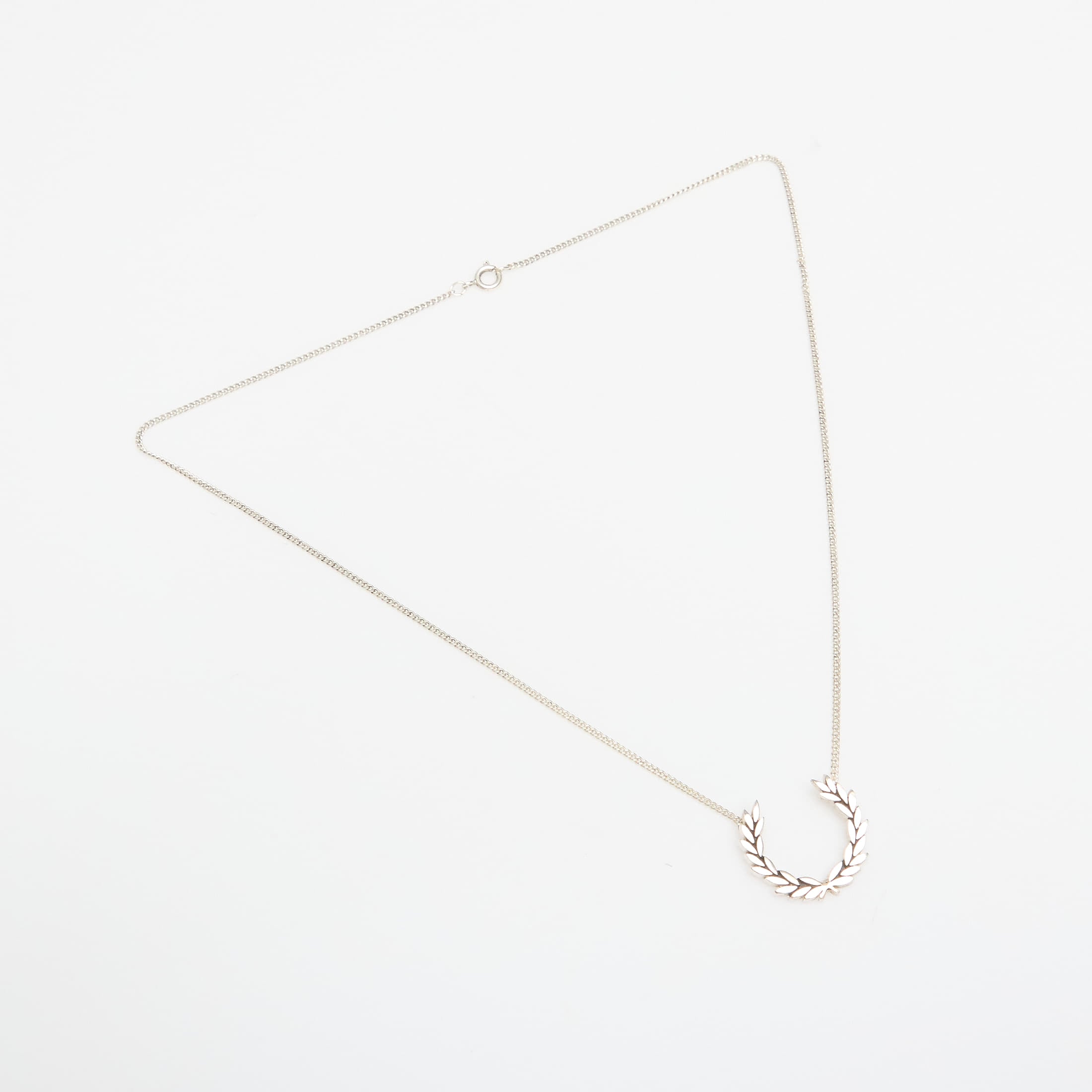 Fred Perry Laurel Wreath Necklace Metallic Silver Universal
