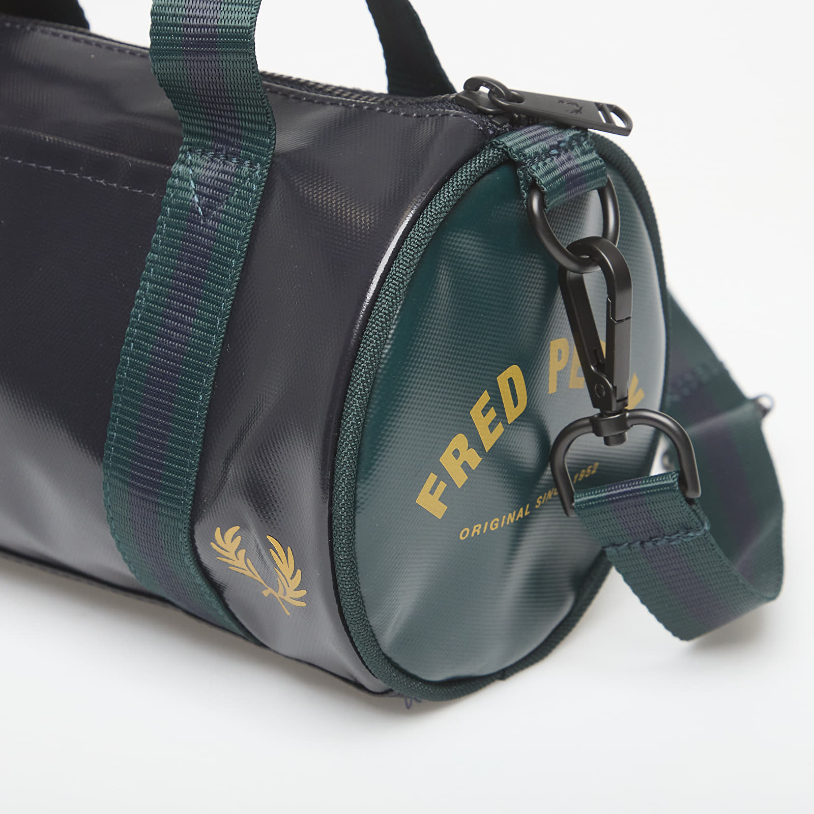 Umhängetaschen für Männer Fred Perry Classic Mini Barrel Bag Navy/ Grassroots