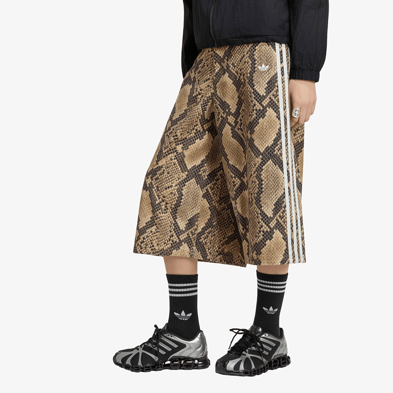 Moteriški šortai adidas Snake Print Denim Bermuda Shorts Linen/ Magic Beige