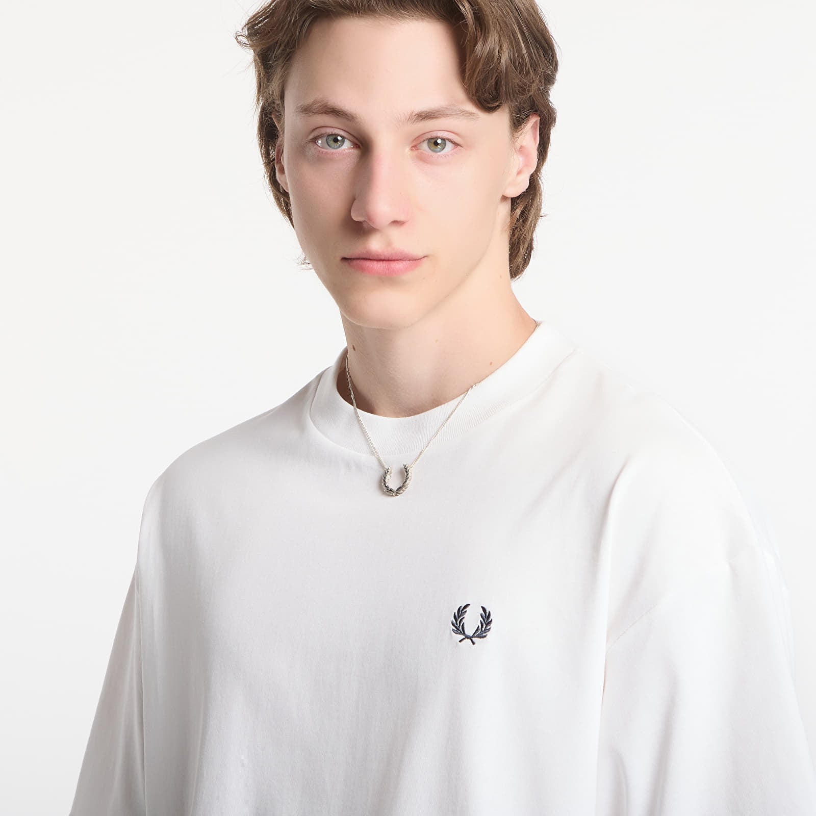 T-Shirts Männer Fred Perry Back Print Lrl Wreath T-Shirt White