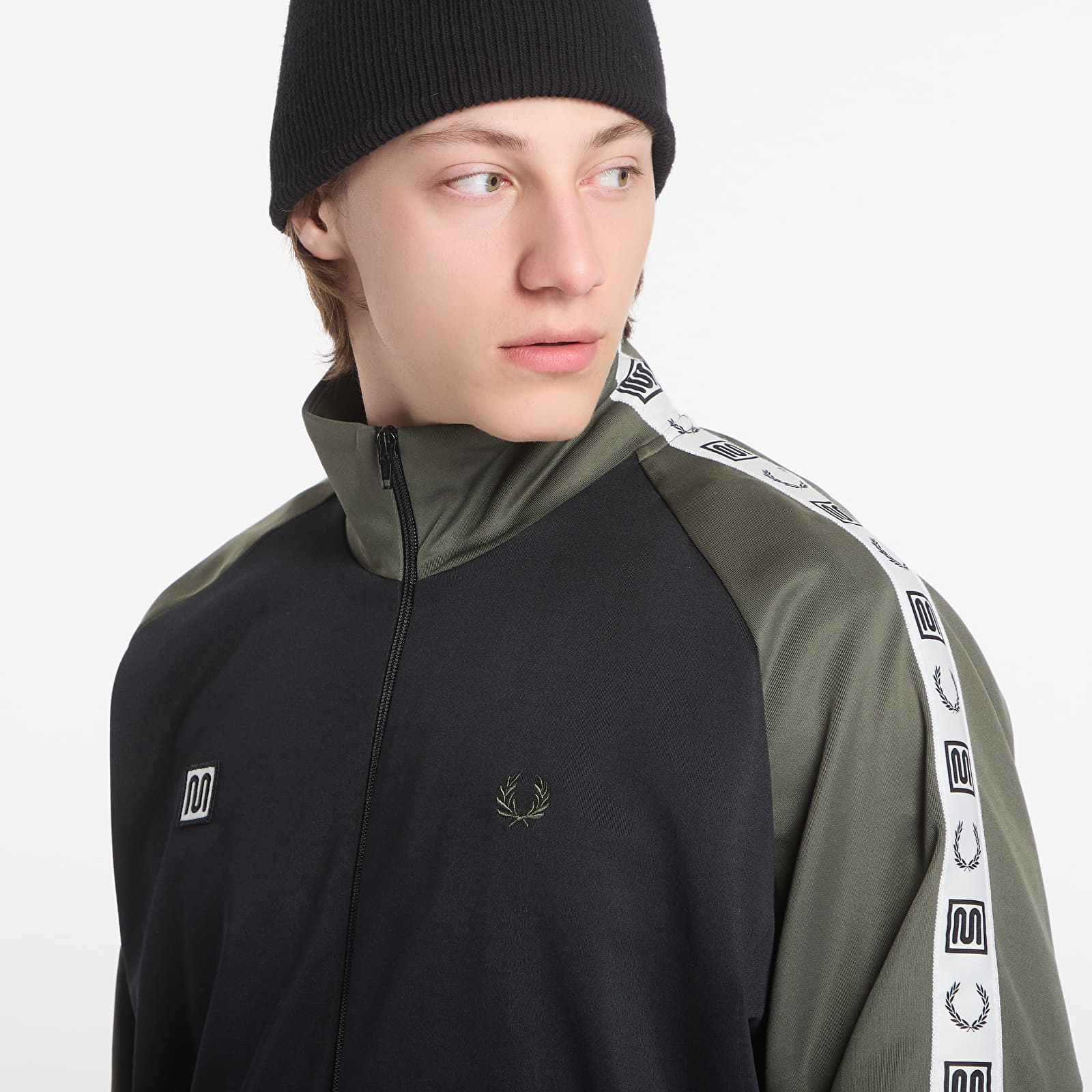 Men's jackets Fred Perry Meyba Taped Raglan Trackjacket Black