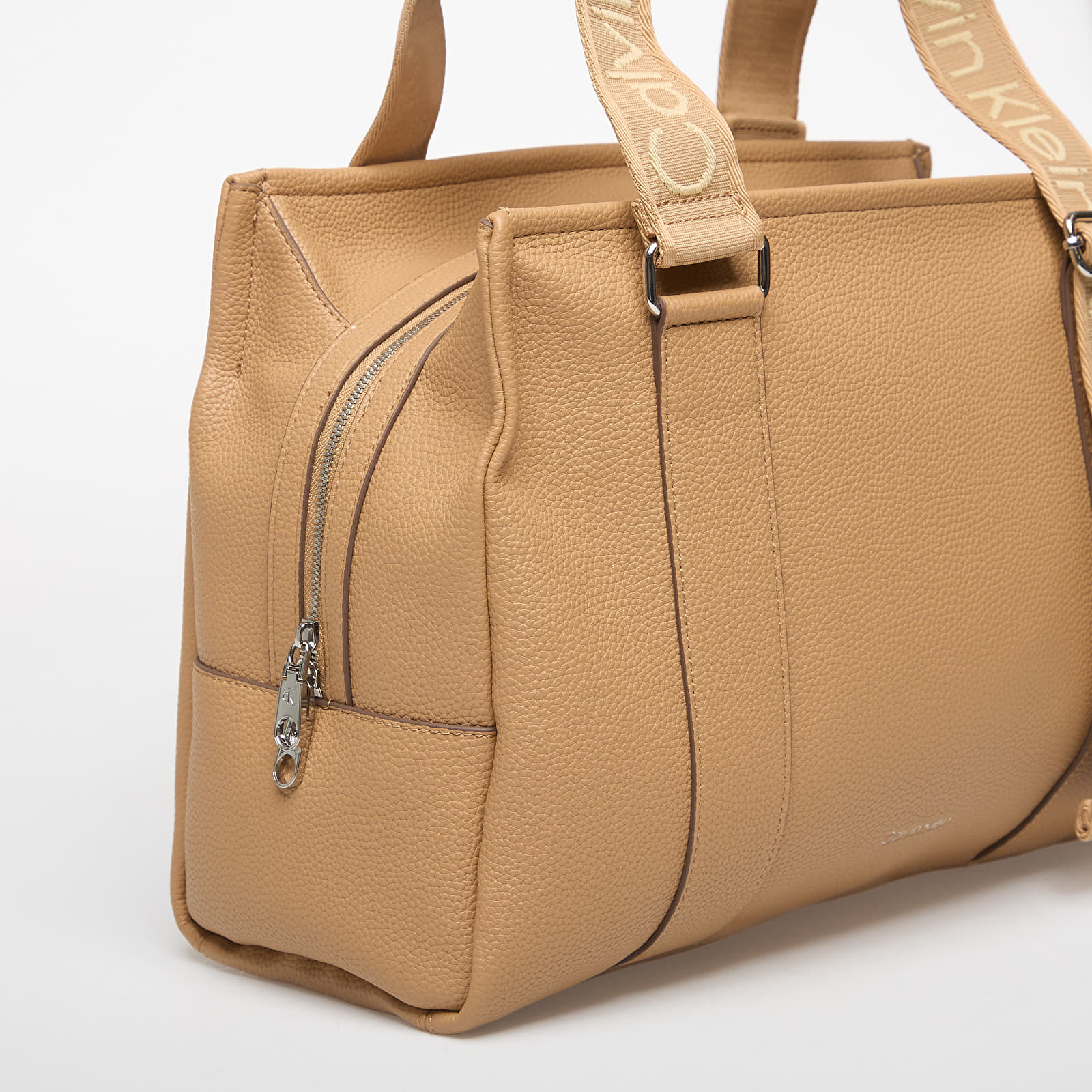 Torbice Calvin Klein Webbing Adj Strap Tote Tannin
