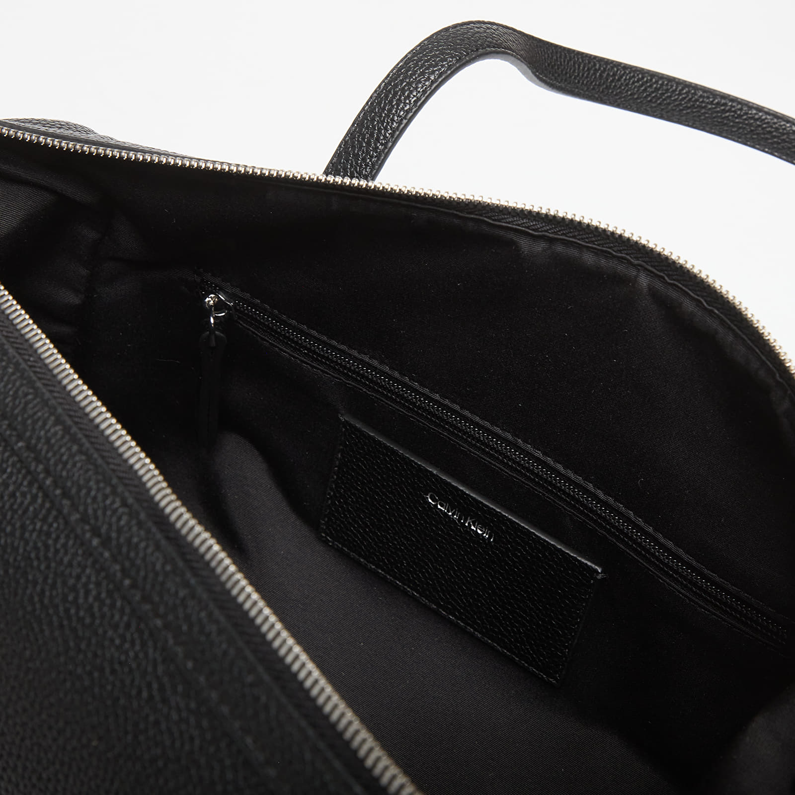 Muške torbe preko ramena Calvin Klein Emblem Hw Pebble Doctor Shoulder Black