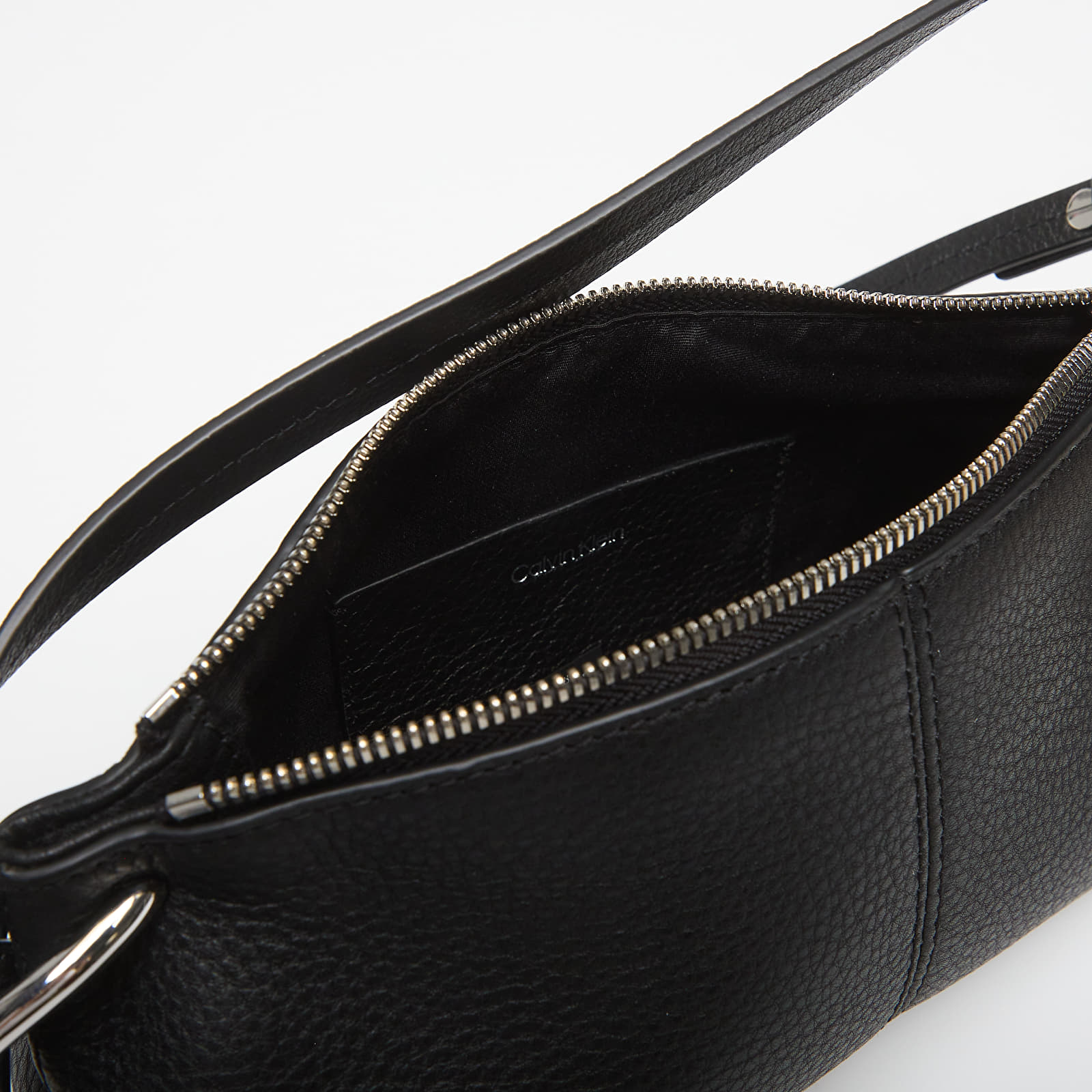 Käsilaukut Calvin Klein Slouchy Leather Small Conv Bag Black