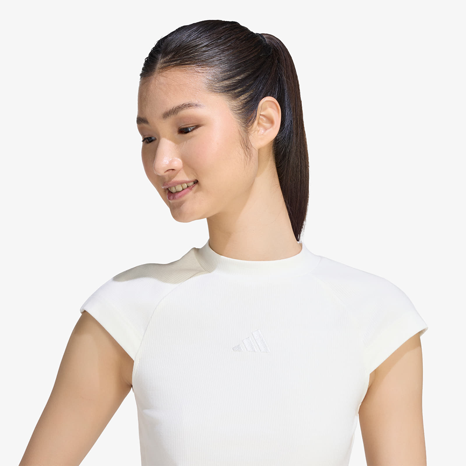 Женские футболки adidas Kit Small Logo Rib T-Shirt Off White
