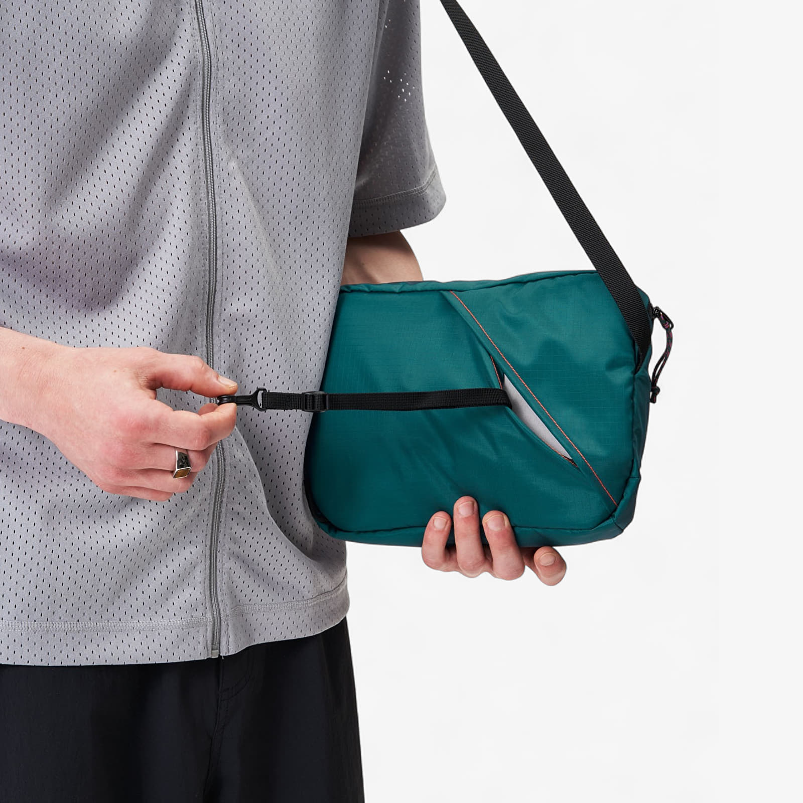 Umhängetaschen für Männer AEVOR Sacoche Bag Ripstop Evergreen
