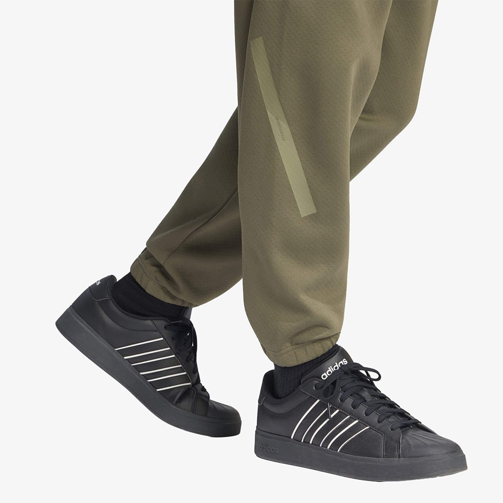 Träningsbyxor för män adidas Z.N.E. Pant Olive Strata