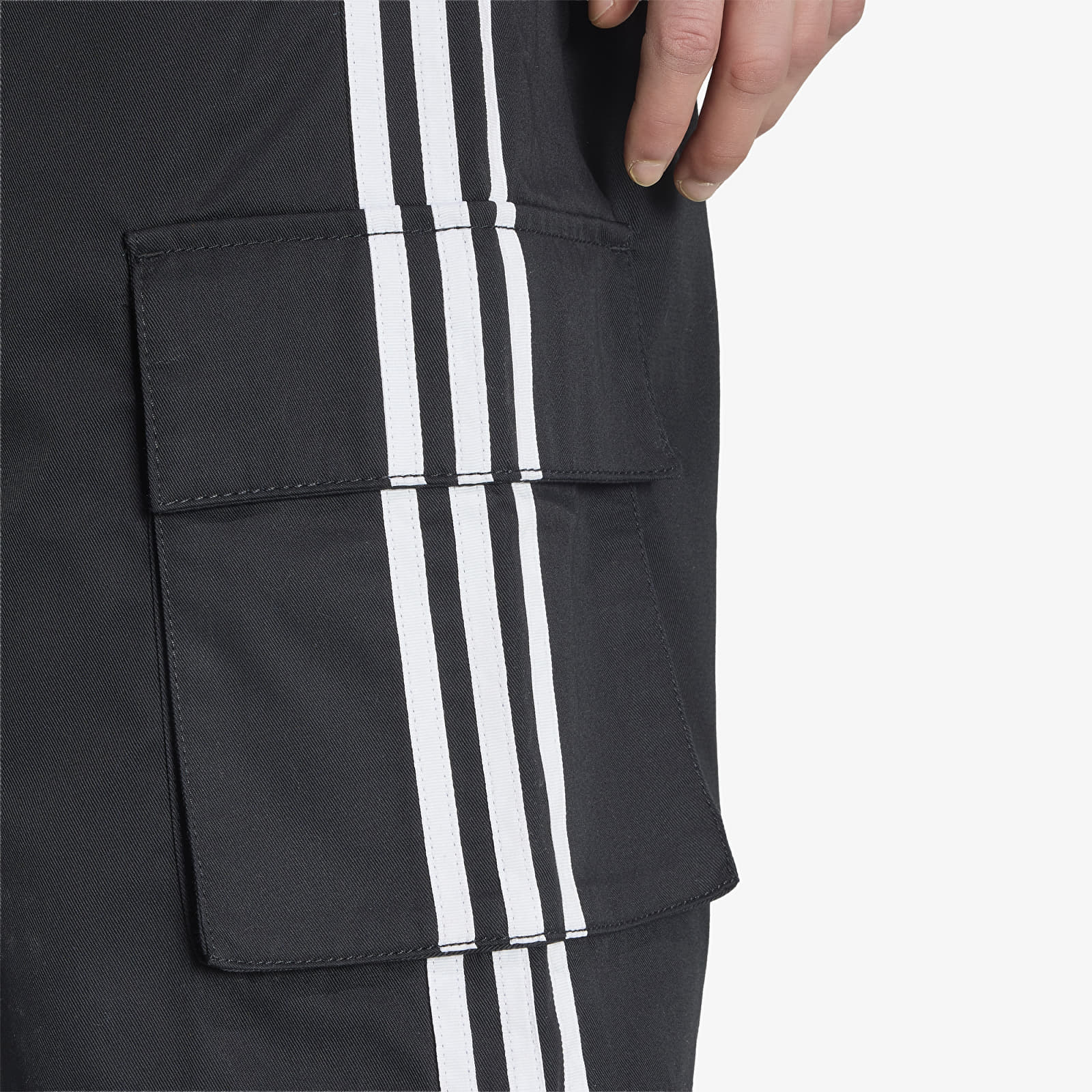 Pantaloni scurți pentru bărbați adidas Adicolor Cotton Twill Cargo Shorts Black
