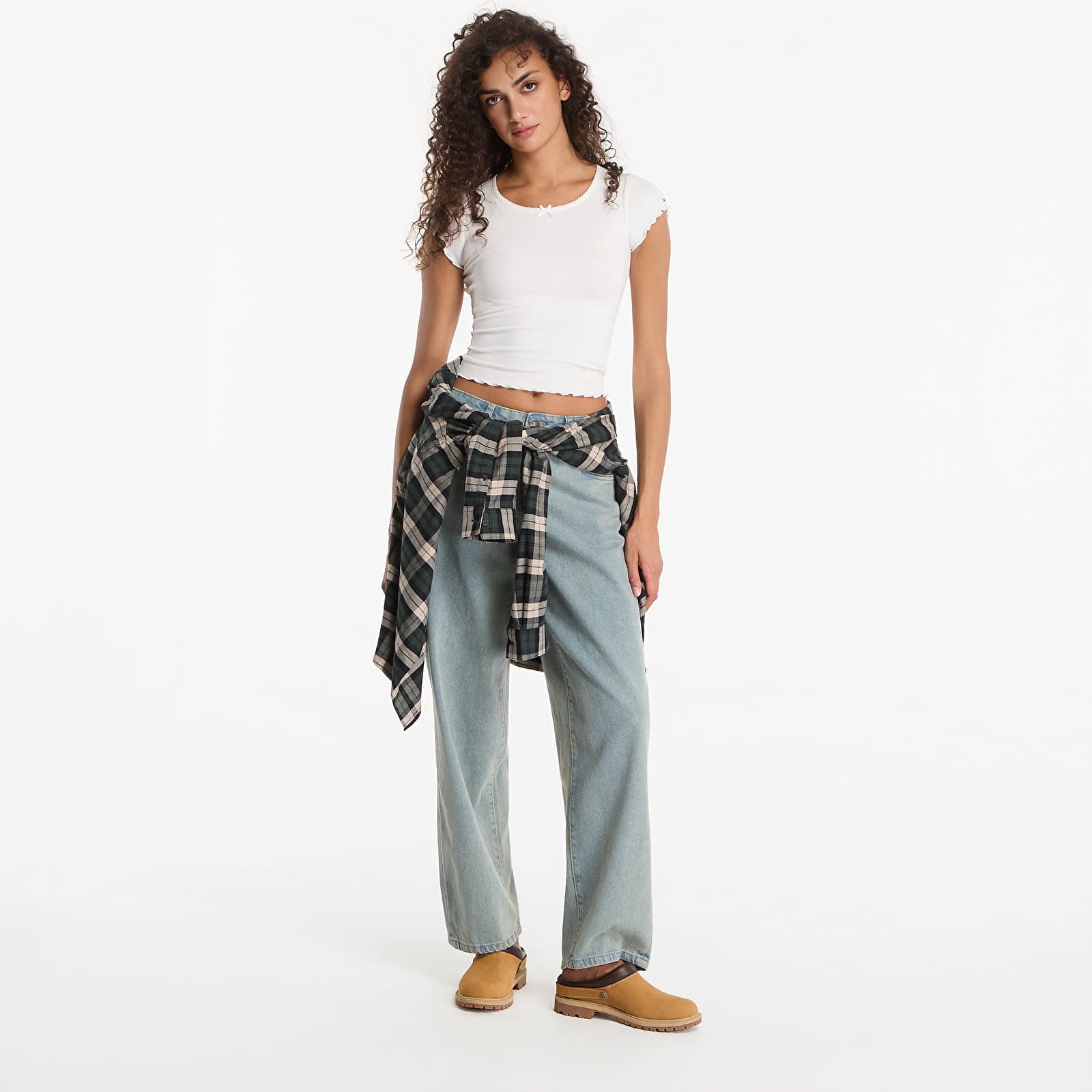 Vaqueros de mujer Urban Classics Ladies Mid Waist 90´s Jeans New Light Blue Dirty Washed