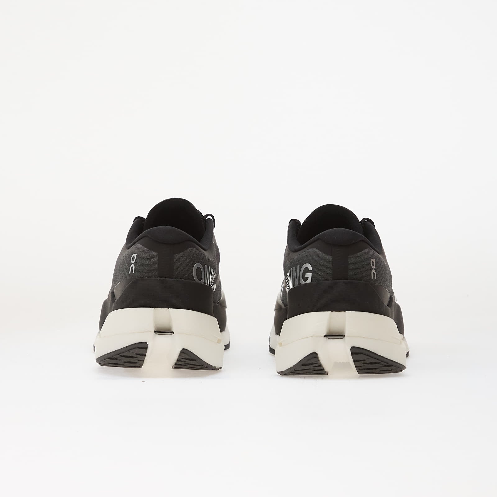 Pánske tenisky a topánky On Cloudboom Max All Black