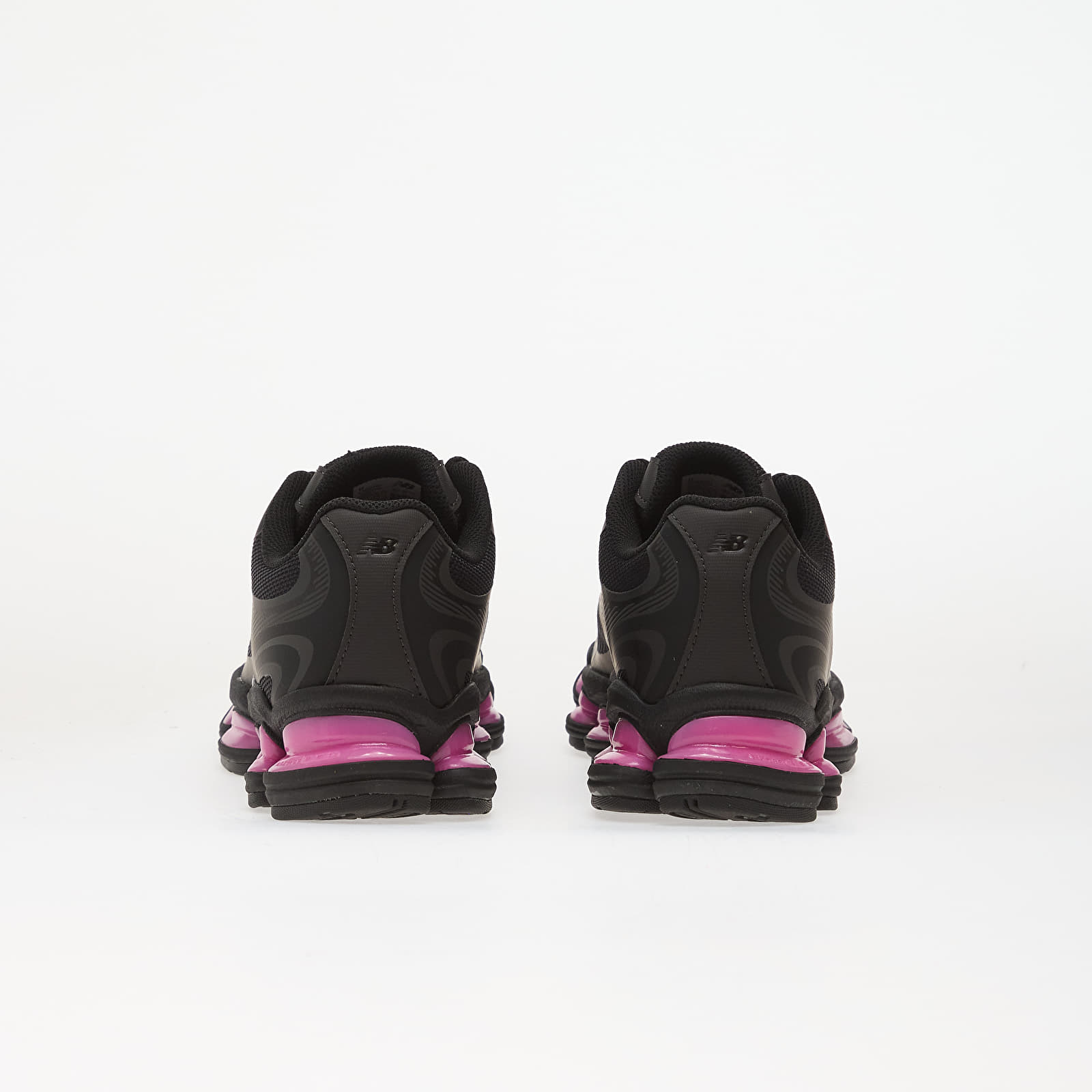 Sneakers og sko til mænd New Balance 2000 Black/ Pink Heat/ Black Cement