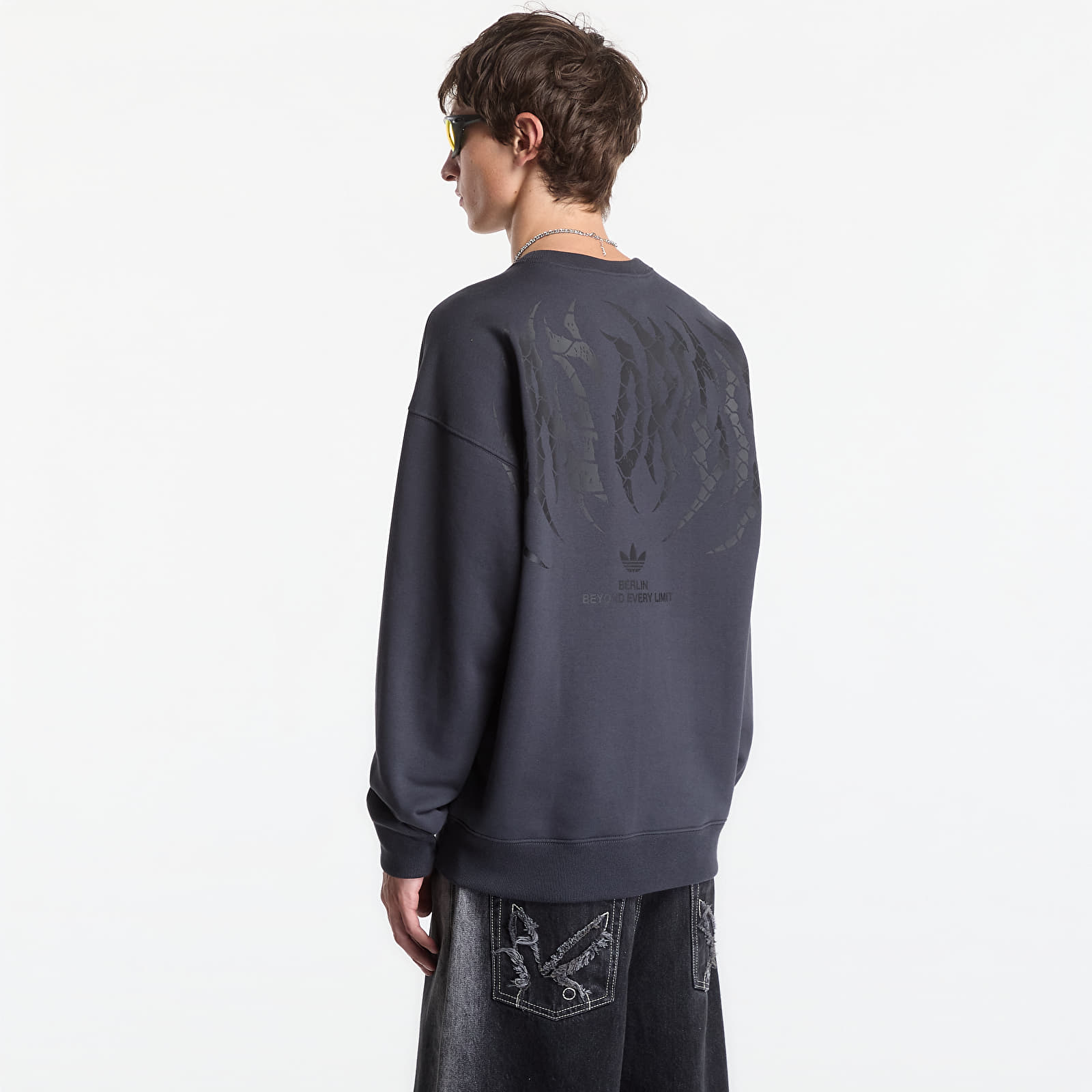 Pánské mikiny adidas Berlin GFX Crew Carbon