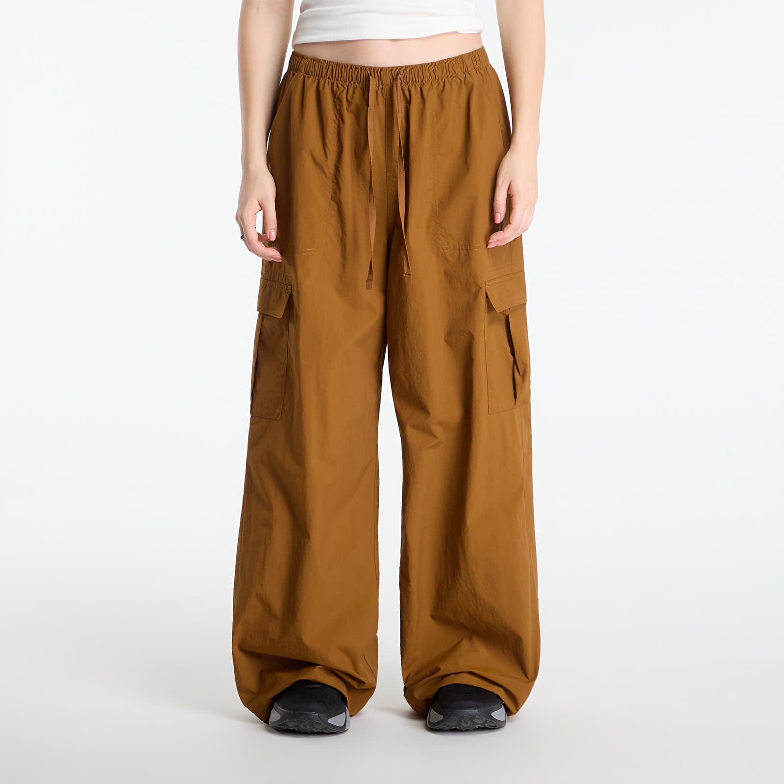 Жіночі штани New Balance Woven Cargo Pant Breakfast Tea
