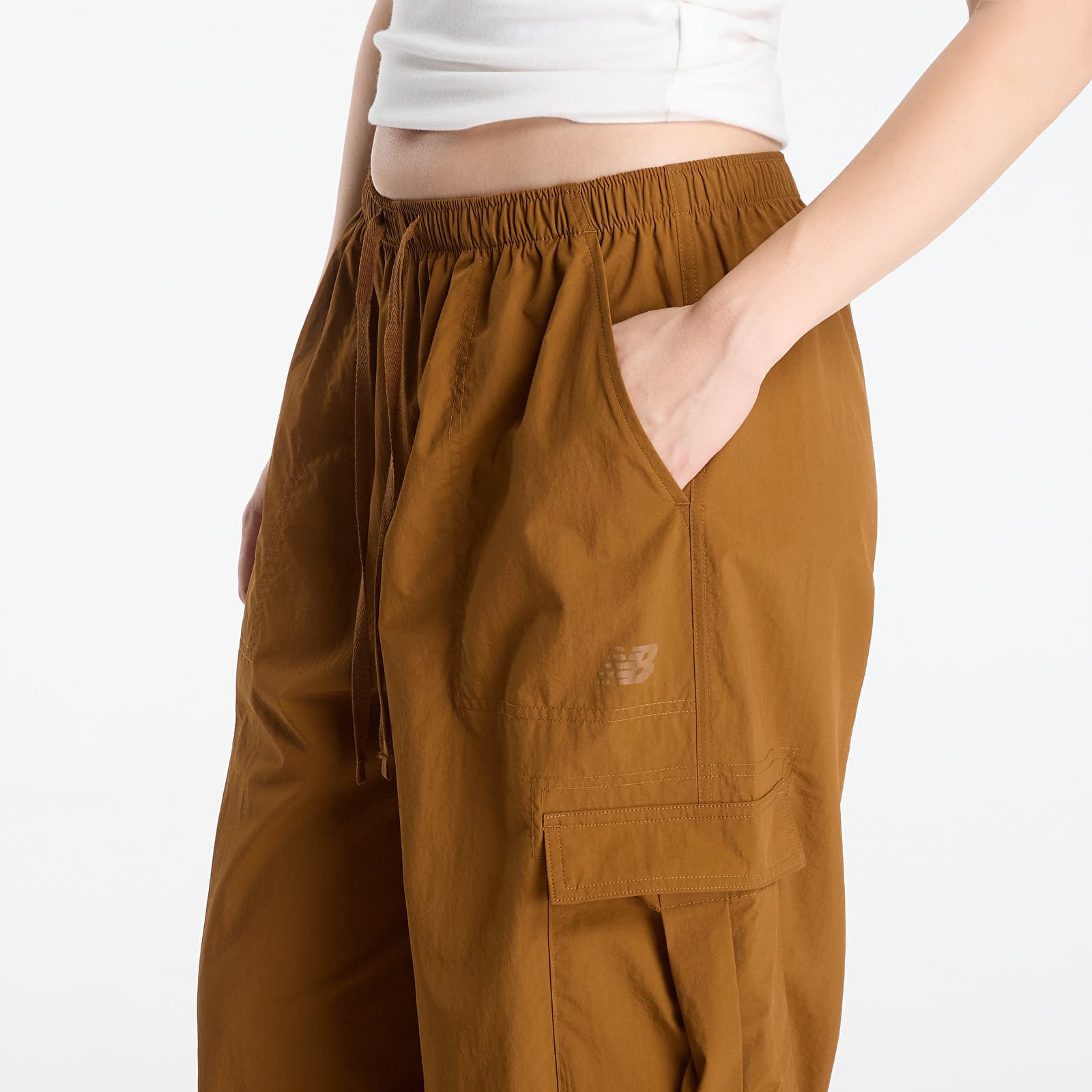 Жіночі штани New Balance Woven Cargo Pant Breakfast Tea