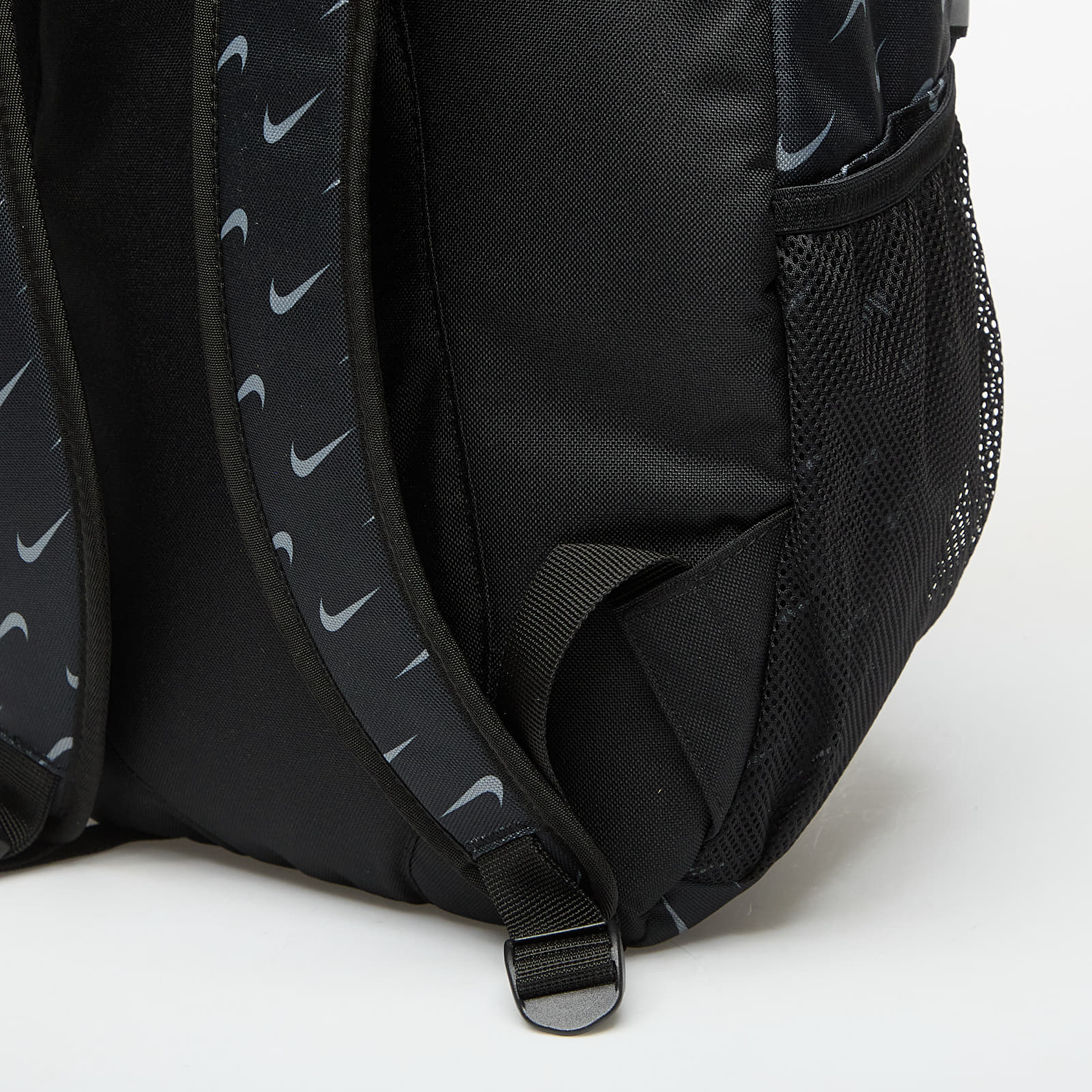 Mochilas para hombres Nike Heritage Sweep Backpack 25L Black/ Black/ Wolf Grey