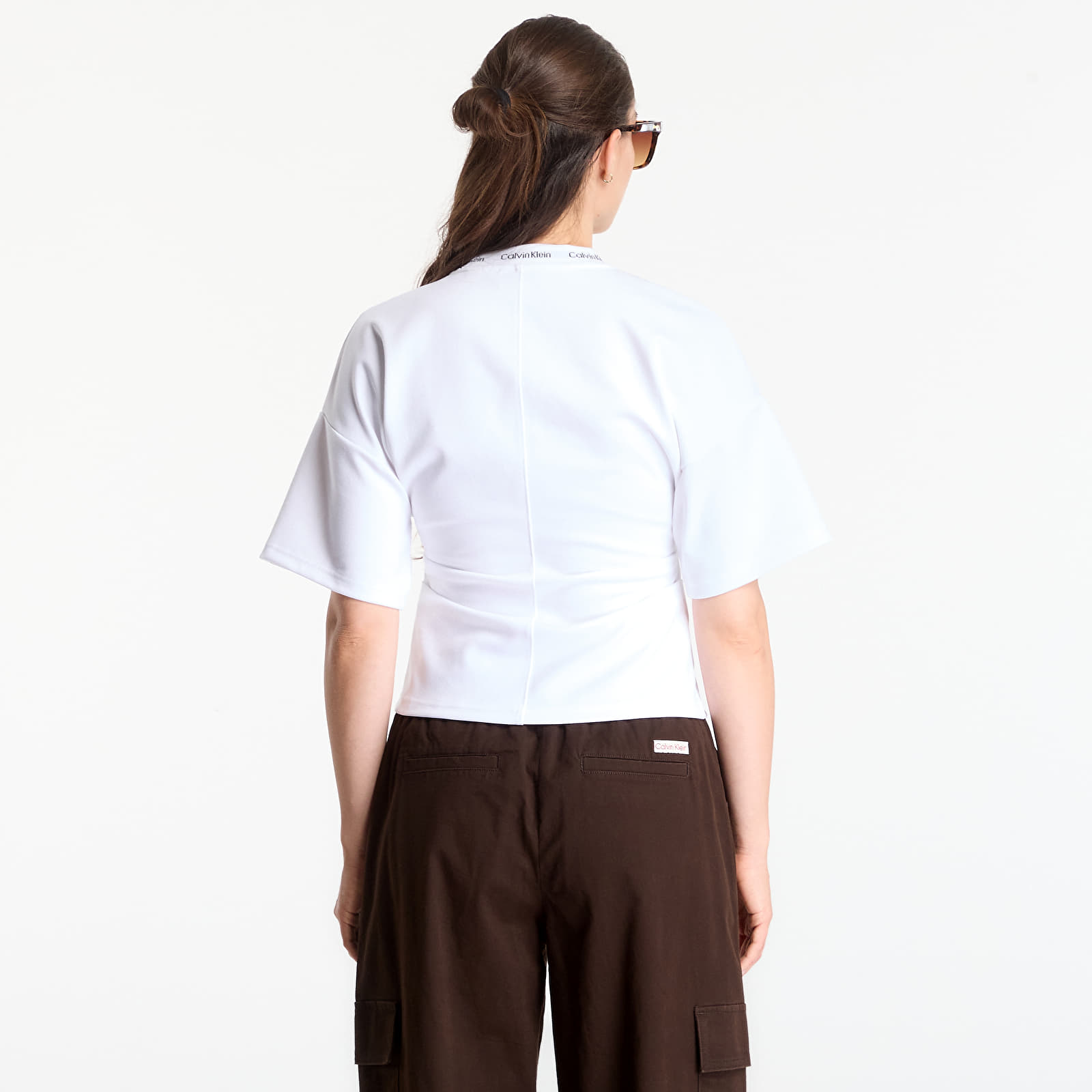 T-shirts de senhora Calvin Klein Jeans Ss Logo Neck Detail Interlock Top Bright White
