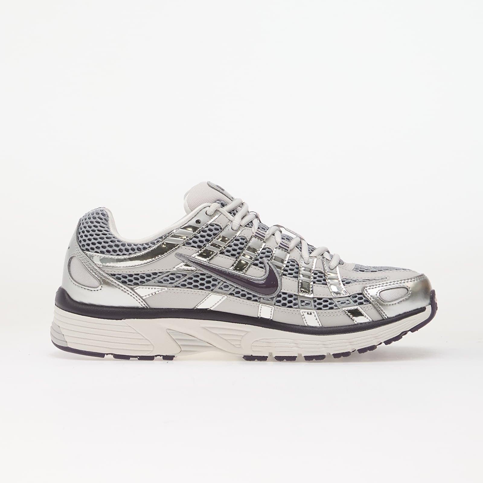 Joggesko og sko for kvinner Nike P-6000 Vast Grey/ Dark Raisin-Metallic Silver