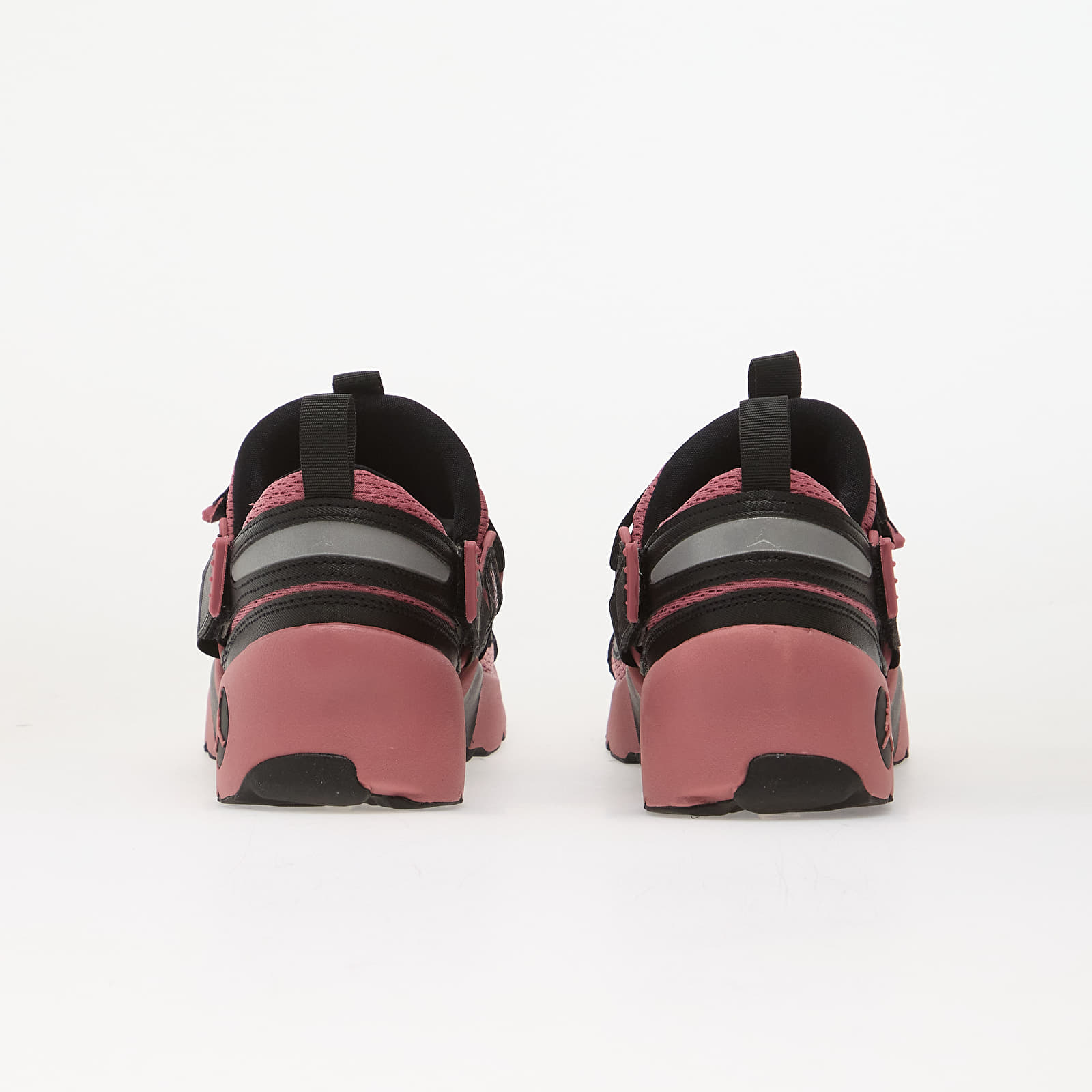 Női cipők Jordan Trunner LX Black/ Desert Berry-Reflective Slvr