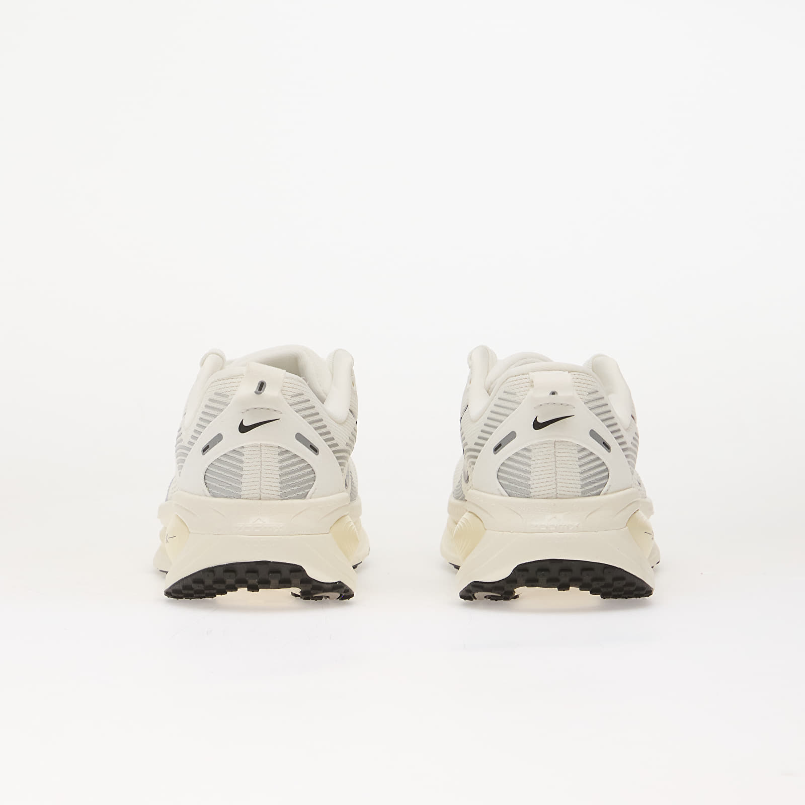 Γυναικεία παπούτσια Nike Vomero 18 Summit White/ Black-Coconut Milk