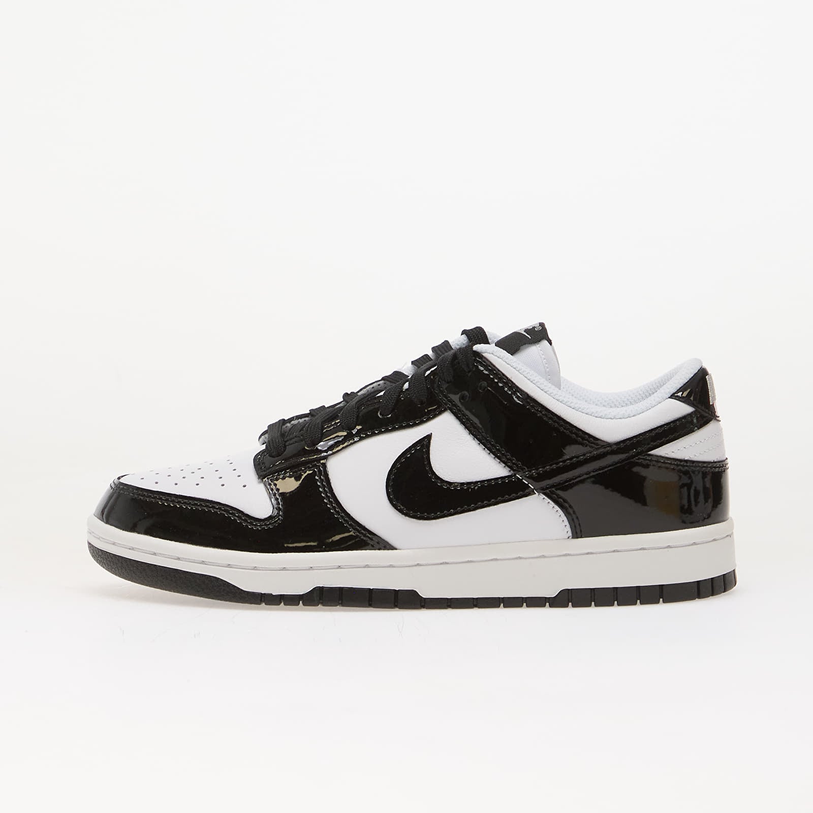 Women's sneakers and shoes Nike Dunk Low SE White/ Black-White-Metallic Silver