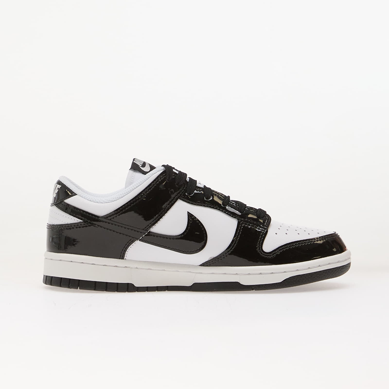 Women's sneakers and shoes Nike Dunk Low SE White/ Black-White-Metallic Silver