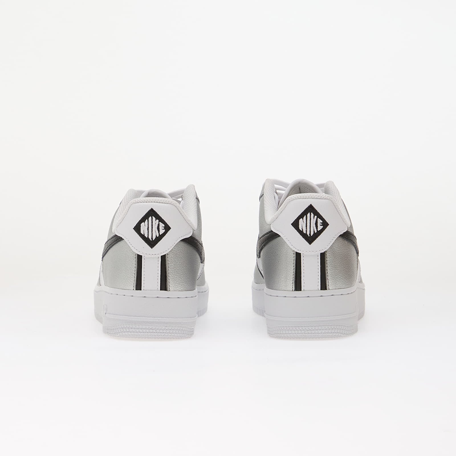 Чоловіче взуття Nike Air Force 1 '07 LV8 Metallic Silver/ Black-White
