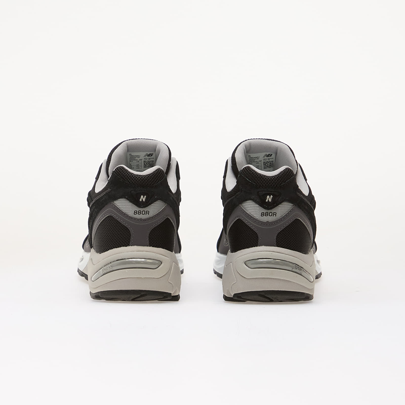 Chaussures et baskets homme New Balance 880R Black/ Castlerock