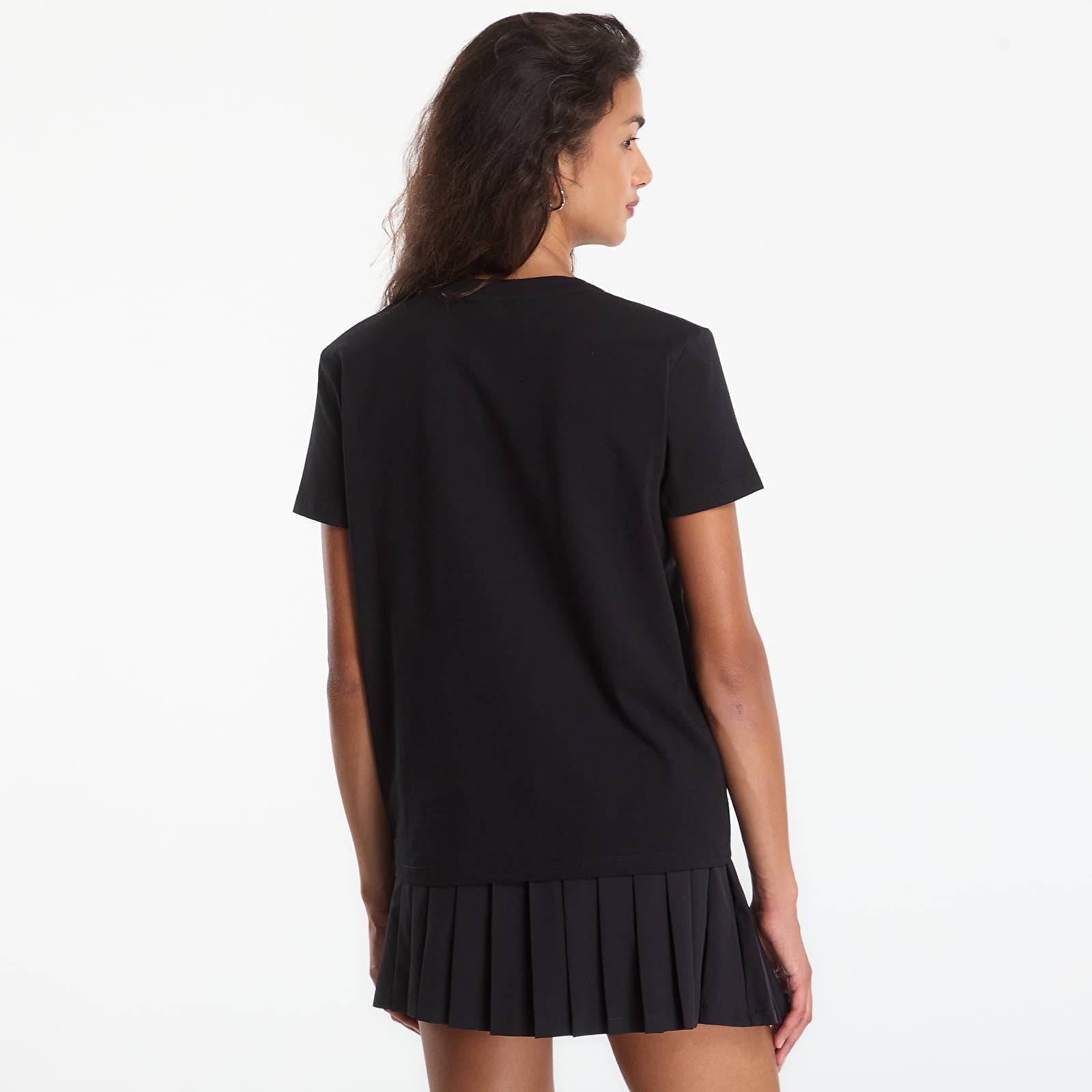 T-skjorter GUESS Syrma Cn Ss T-Shirt Jet Black