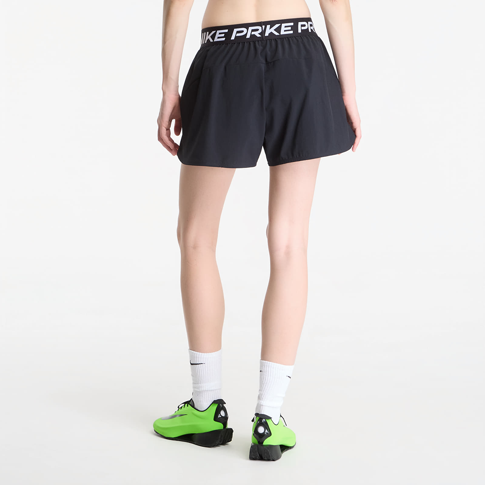 Ženske kratke hlače Nike Pro Women's Dri-FIT Mid-Rise Brief-Lined 3" Woven Shorts Black/ White