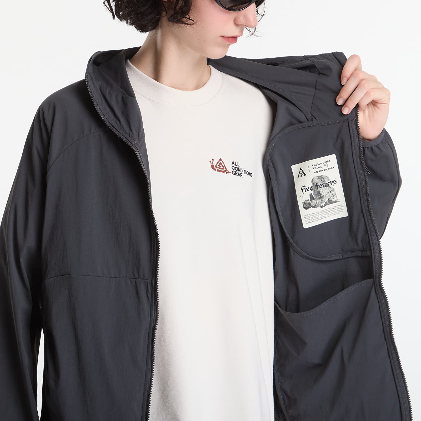 Women's jackets Nike ACG "Five Towers" Women's UV Protection Jacket Anthracite/ Anthracite/ Summit White