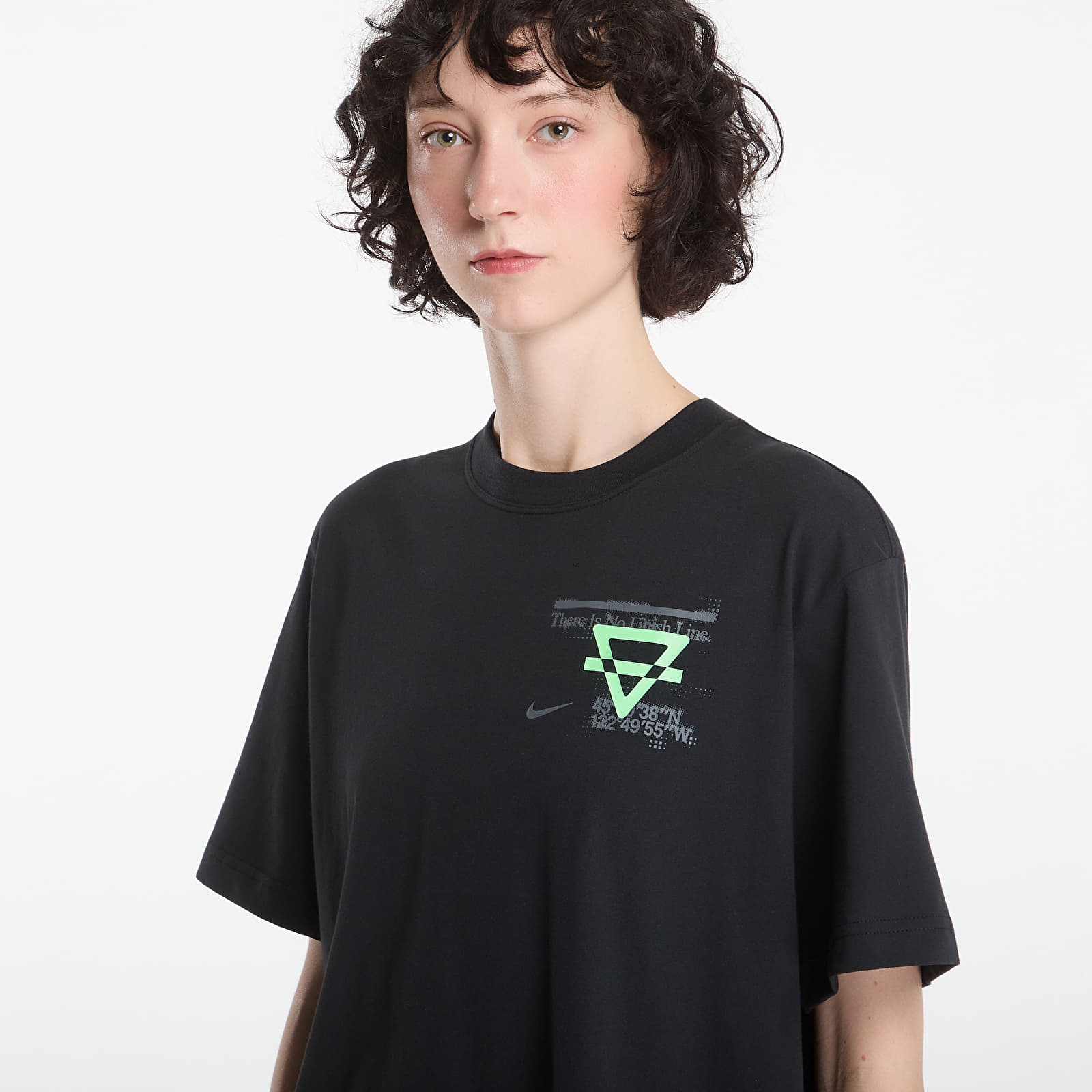 Magliette da donna Nike Swift Women's Dri-FIT Running T-Shirt Black/ No/ Illusion Green