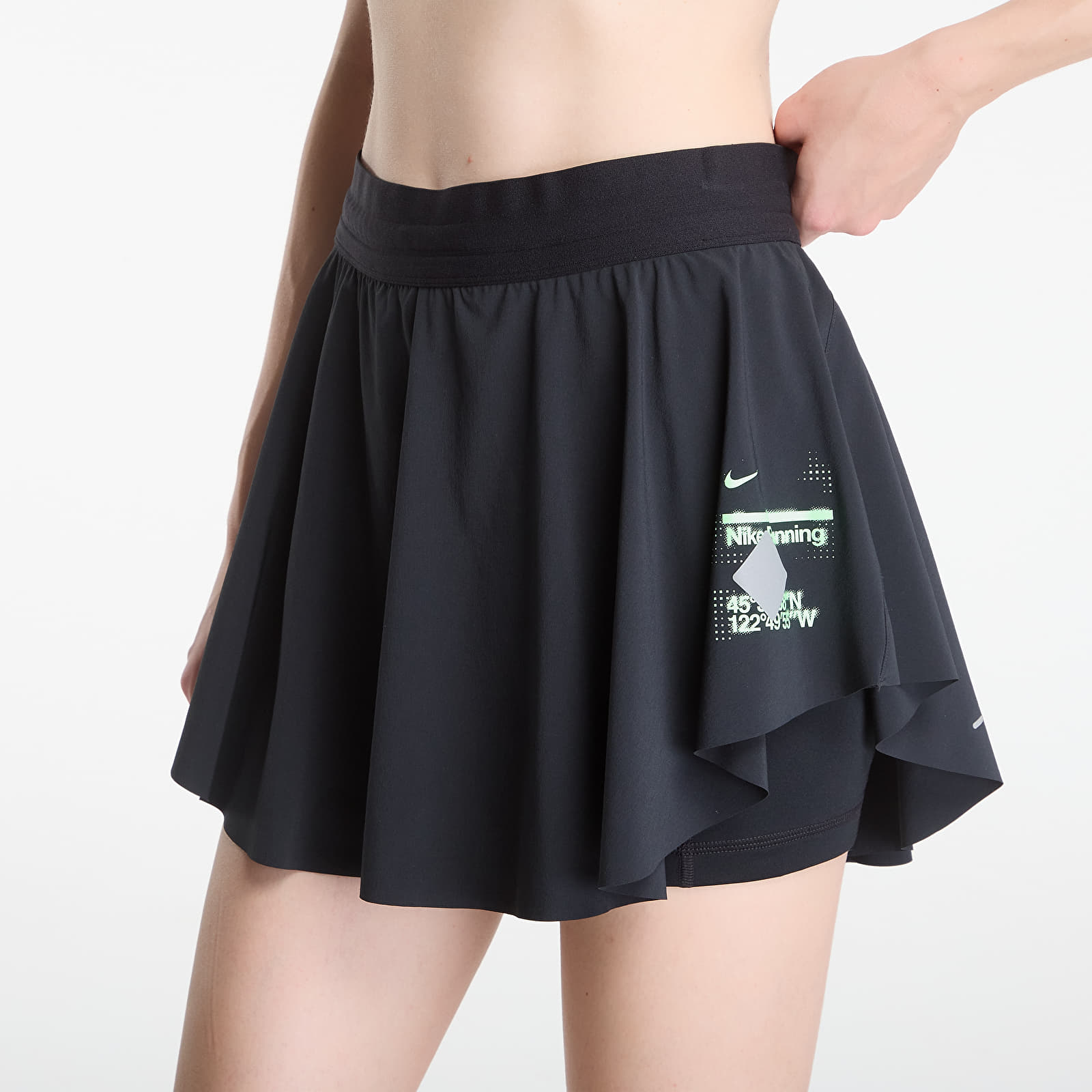 Women's skirts Nike Swift Women's Dri-FIT Running Skort Black/ Black/ Reflective Silv