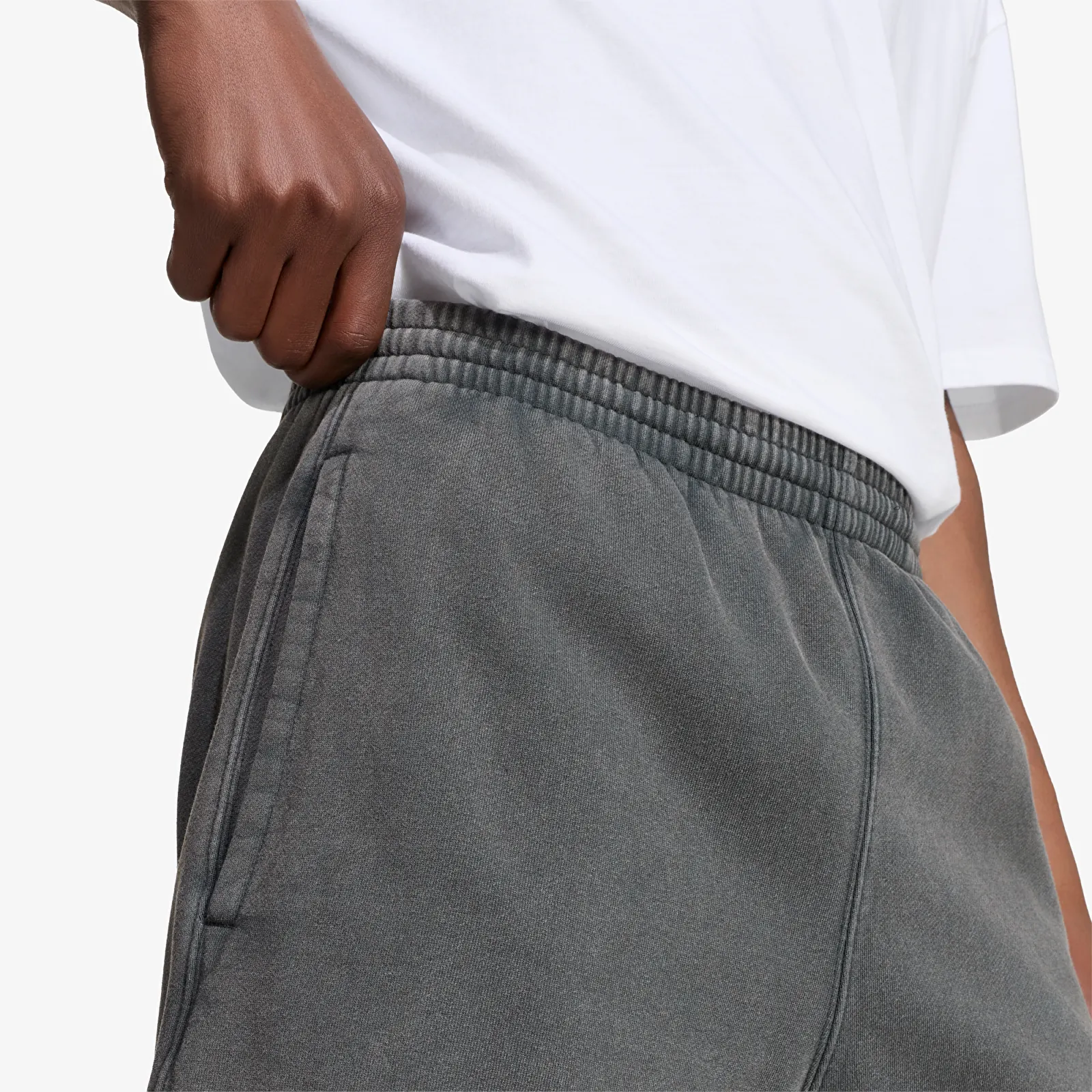 Чоловічі шорти adidas Trefoil Essentials Washed Mid-thigh Fleece Shorts Black
