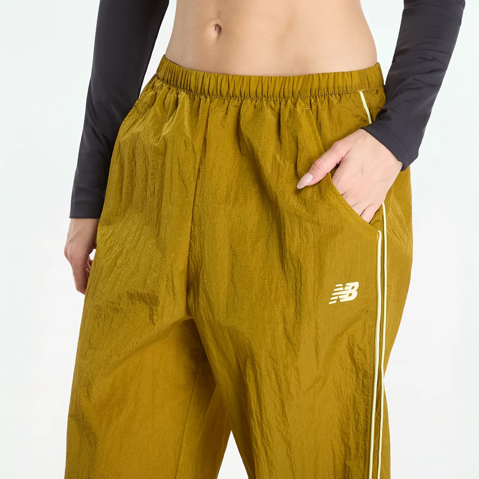 Hosen für Frauen New Balance Sport Legacy Pant Basil Oil
