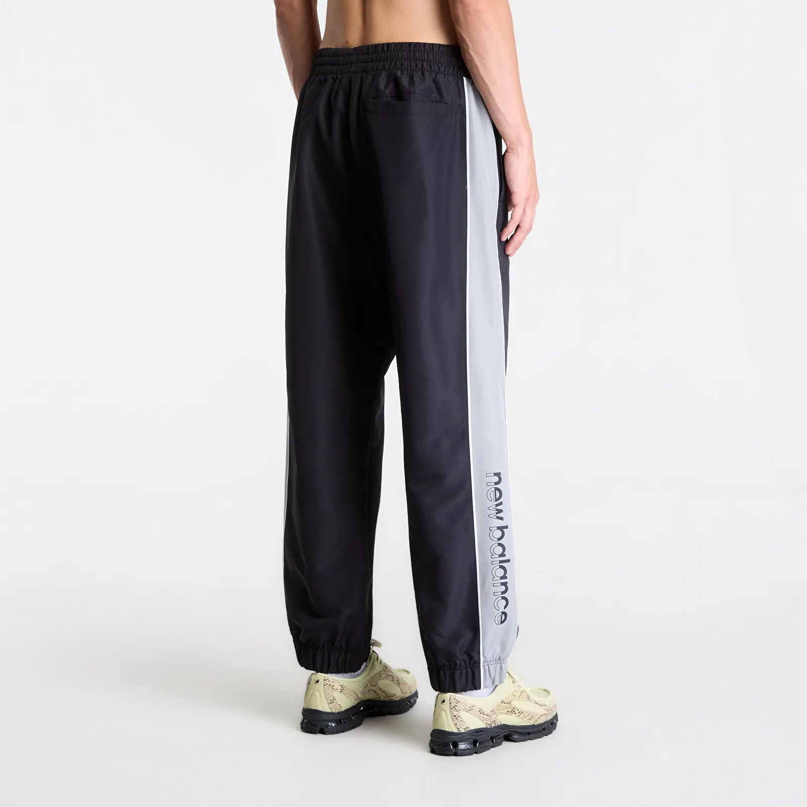 Broeken voor heren New Balance Trackside Woven Pant Black/ Slate Grey