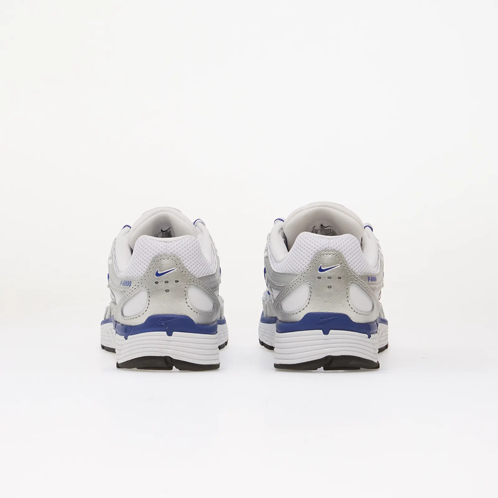 Moteriški sportiniai bateliai ir avalynė Nike P-6000 White/ Metallic Silver-Old Royal-Black