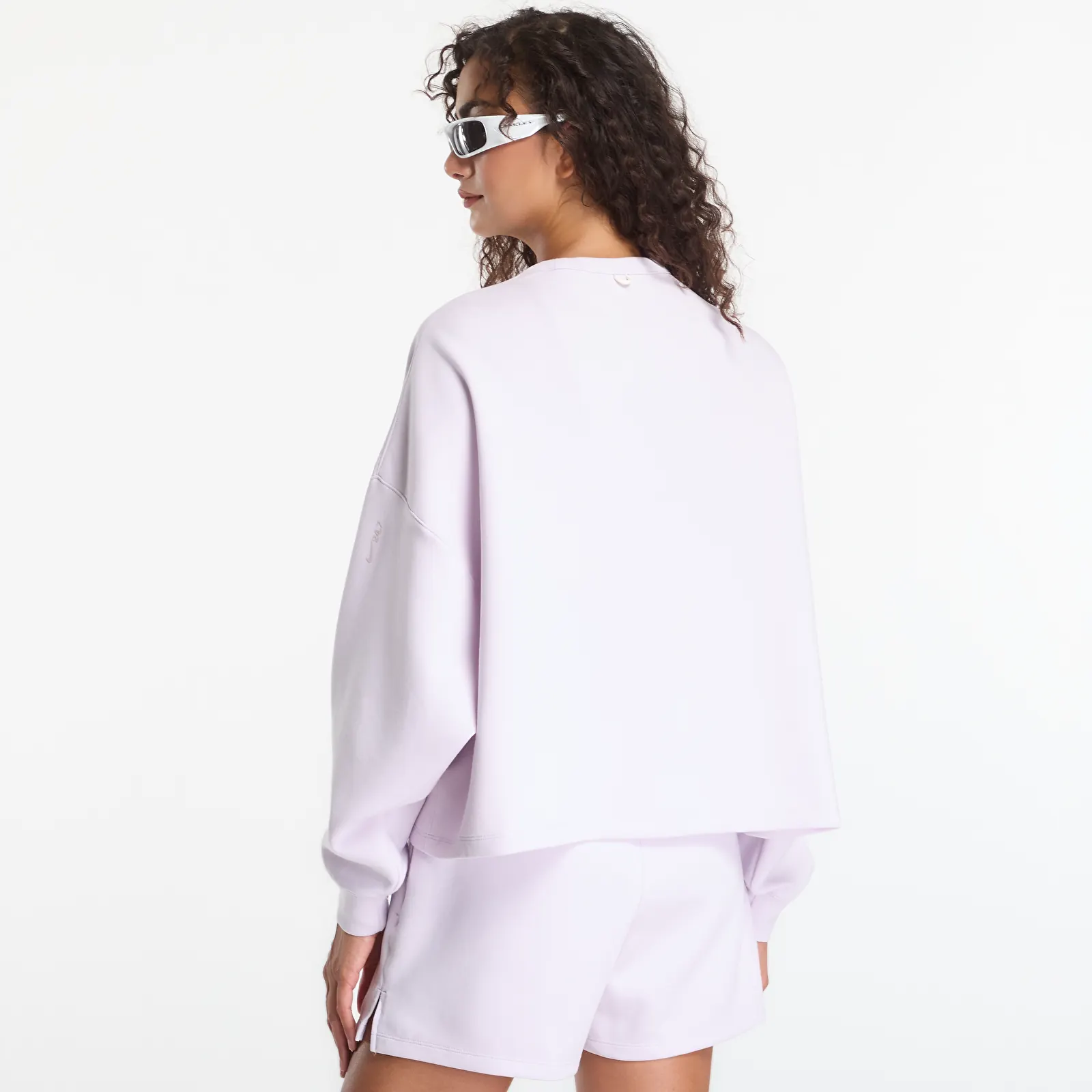 Женские майки Nike 24.7 ImpossiblySoft Women's Dri-FIT Oversized Crew-Neck Top Bleached Lilac/ Platinum Violet
