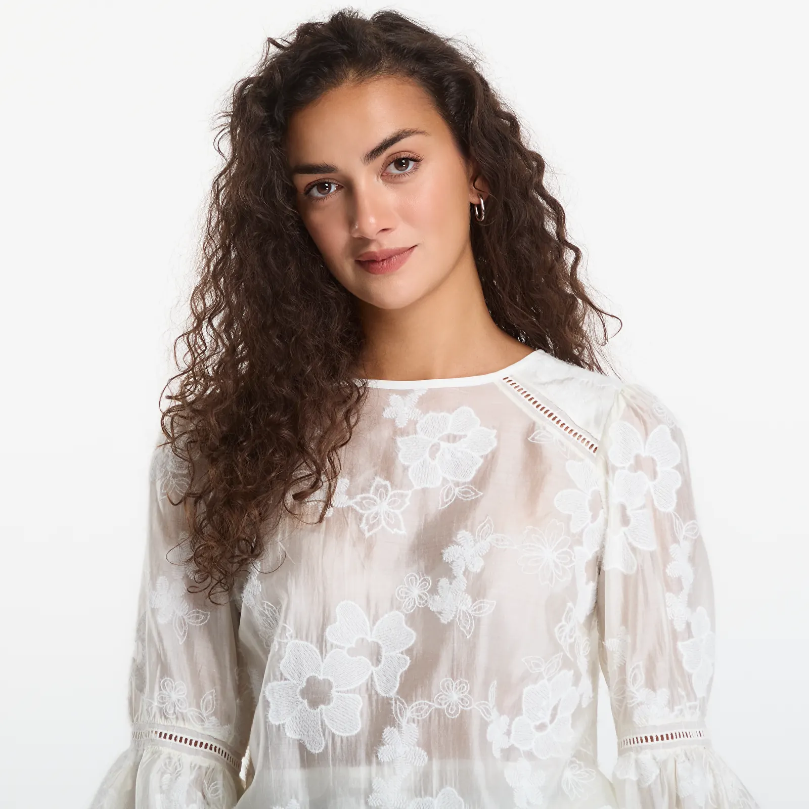 T-shirty damskie Guess Ls Brigitte Embro Top Cream White