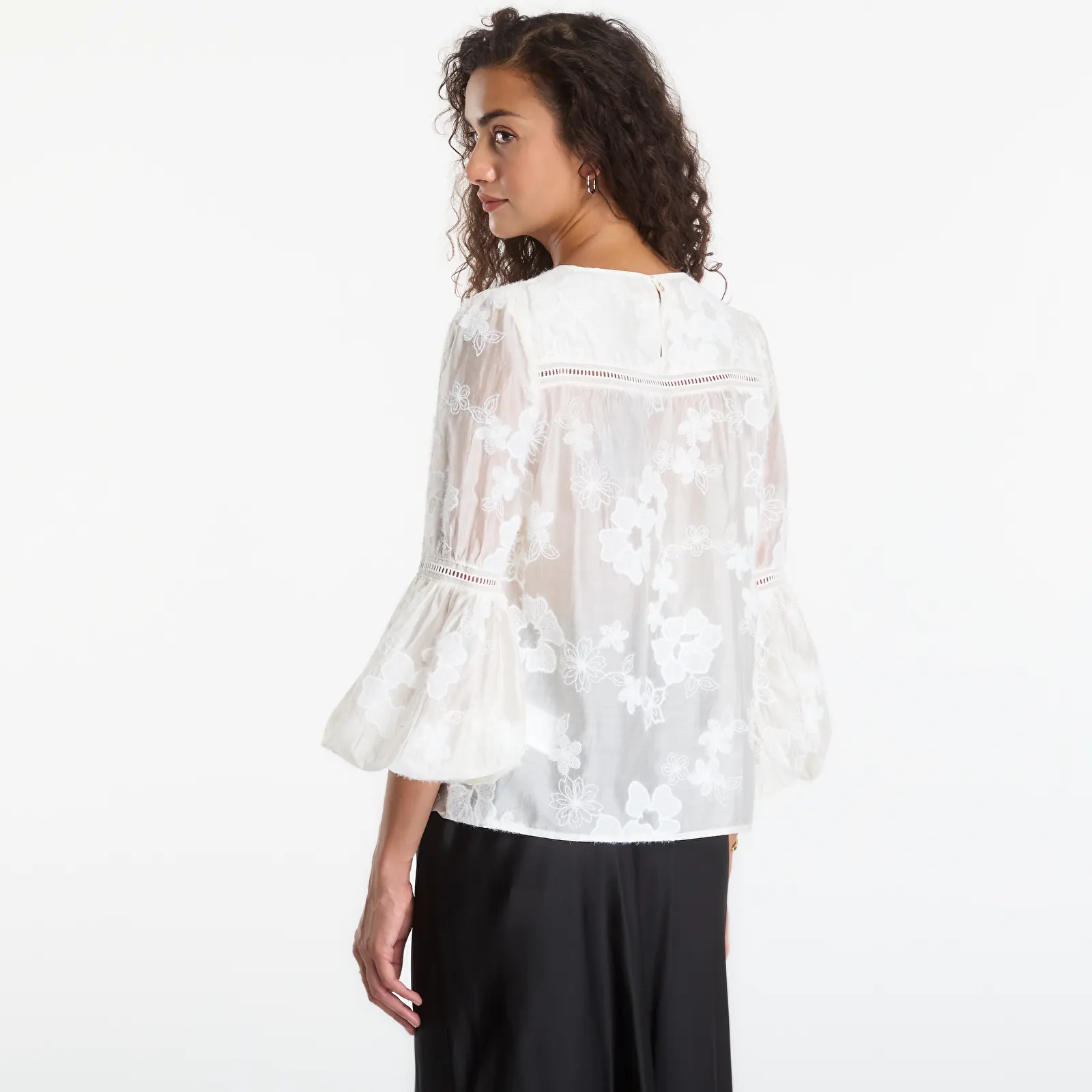 T-shirty damskie Guess Ls Brigitte Embro Top Cream White
