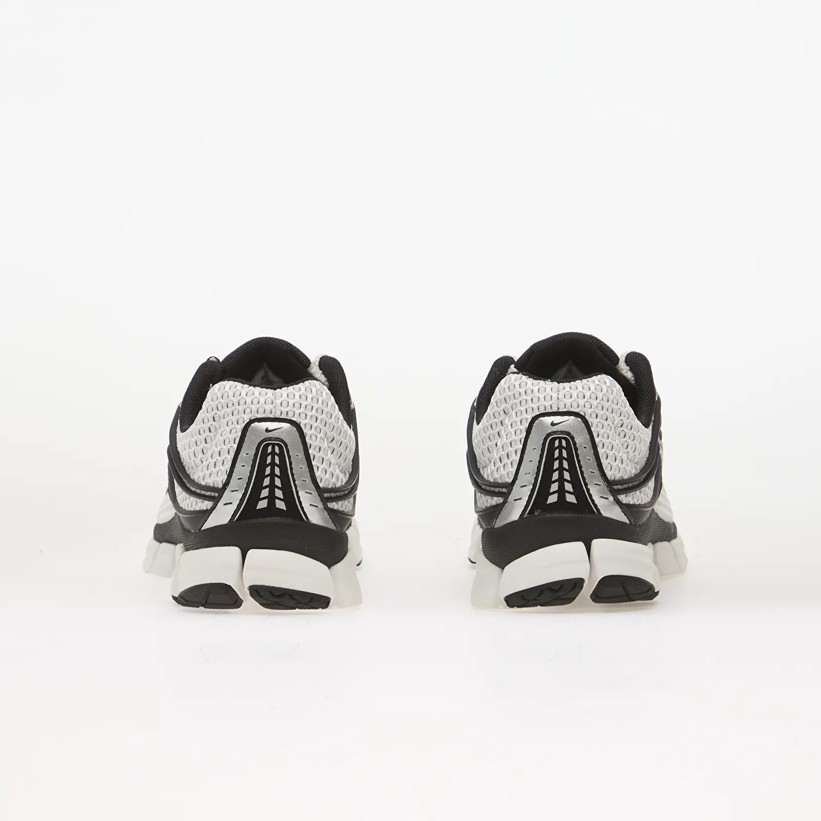 Vīriešu čības un apavi Nike Zoom Skylon 11 Summit White/ Metallic Silver-Black