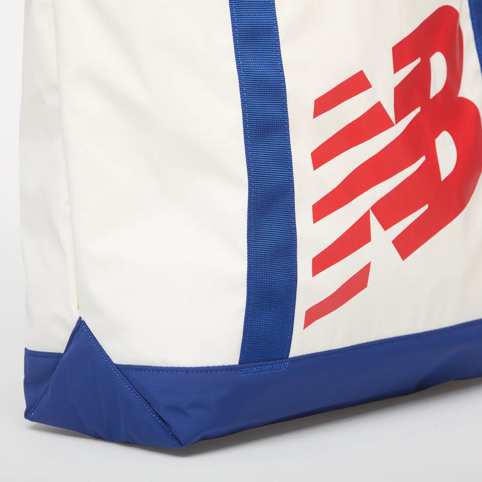 Skuldervesker for menn New Balance Basketball Tote Bag Inkwell/ Sea Salt