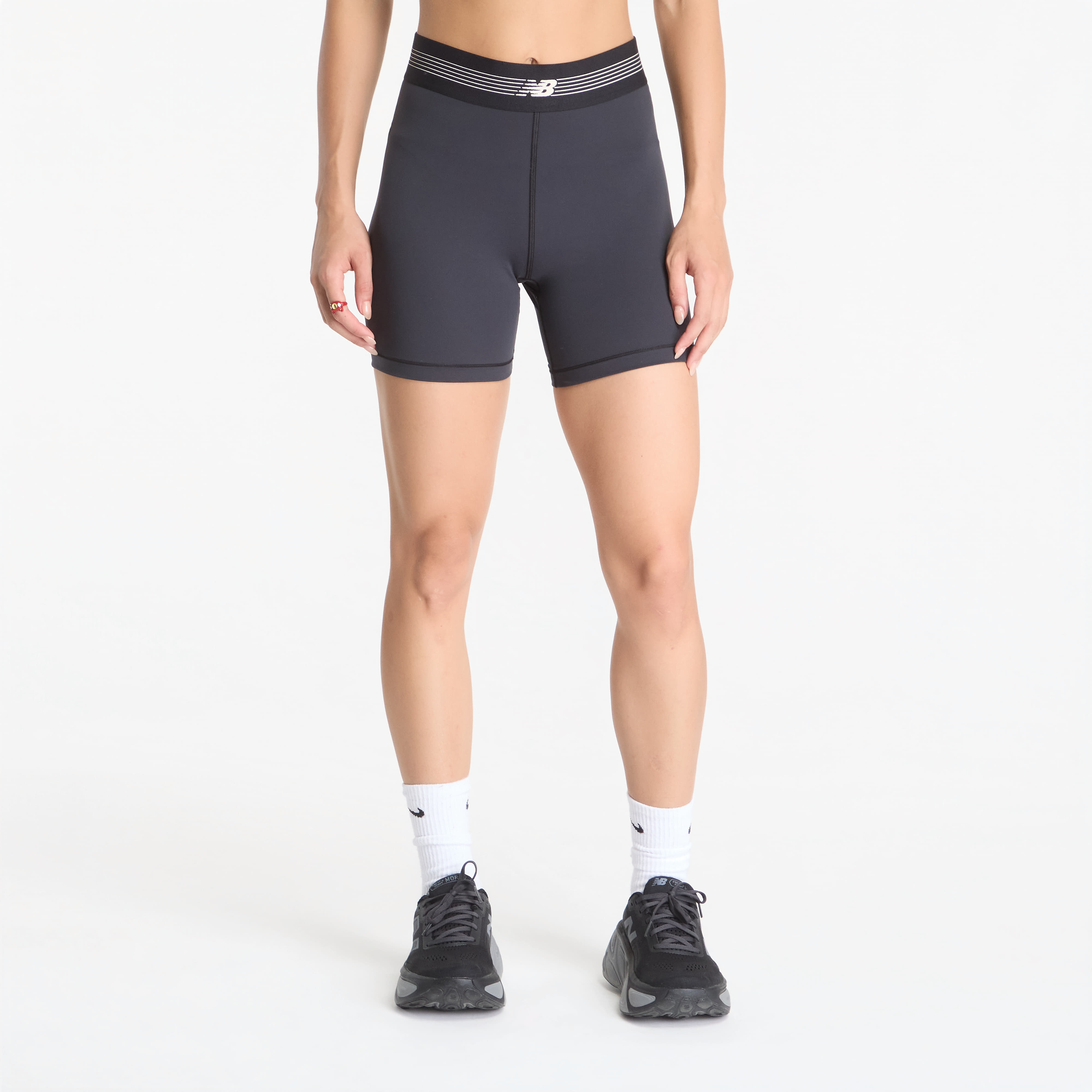 Къси панталони New Balance AC Fitted Short 5