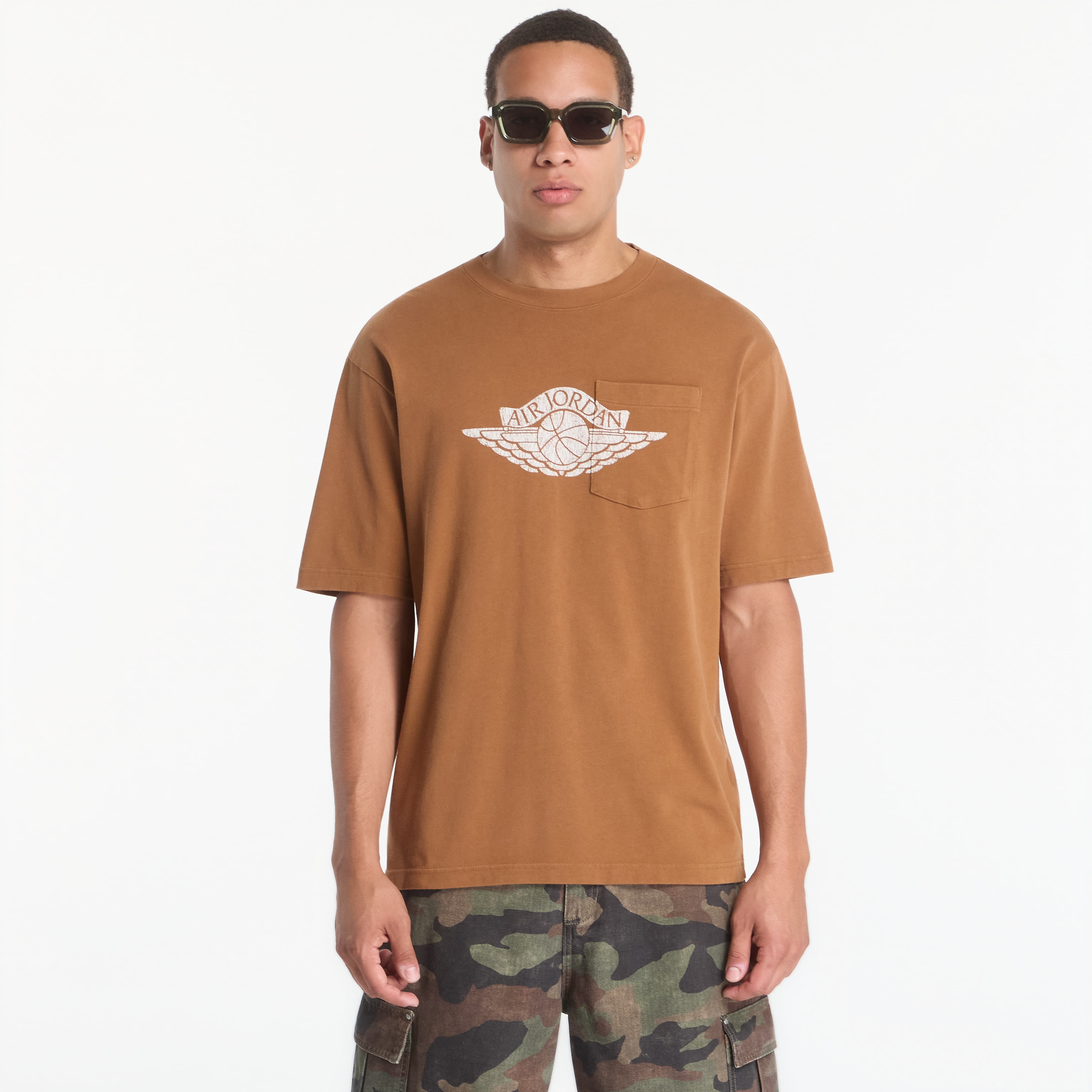 Тениска Jordan Flight Essentials Men's Pocket T-Shirt Lt British Tan/ Shadow Brown S