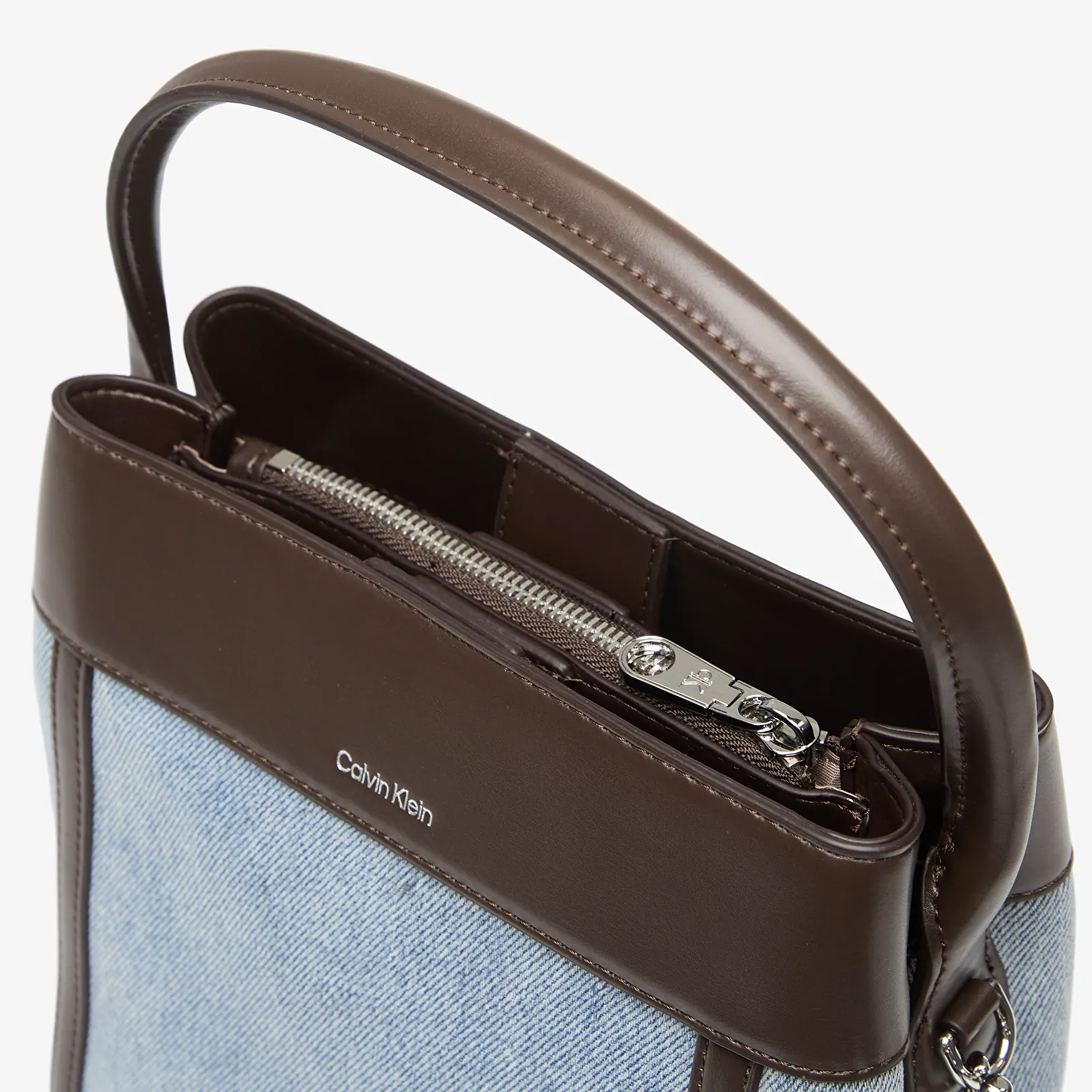 Kabelky Calvin Klein Ck Denim Bucket With Strap LIGHT WASH DENIM