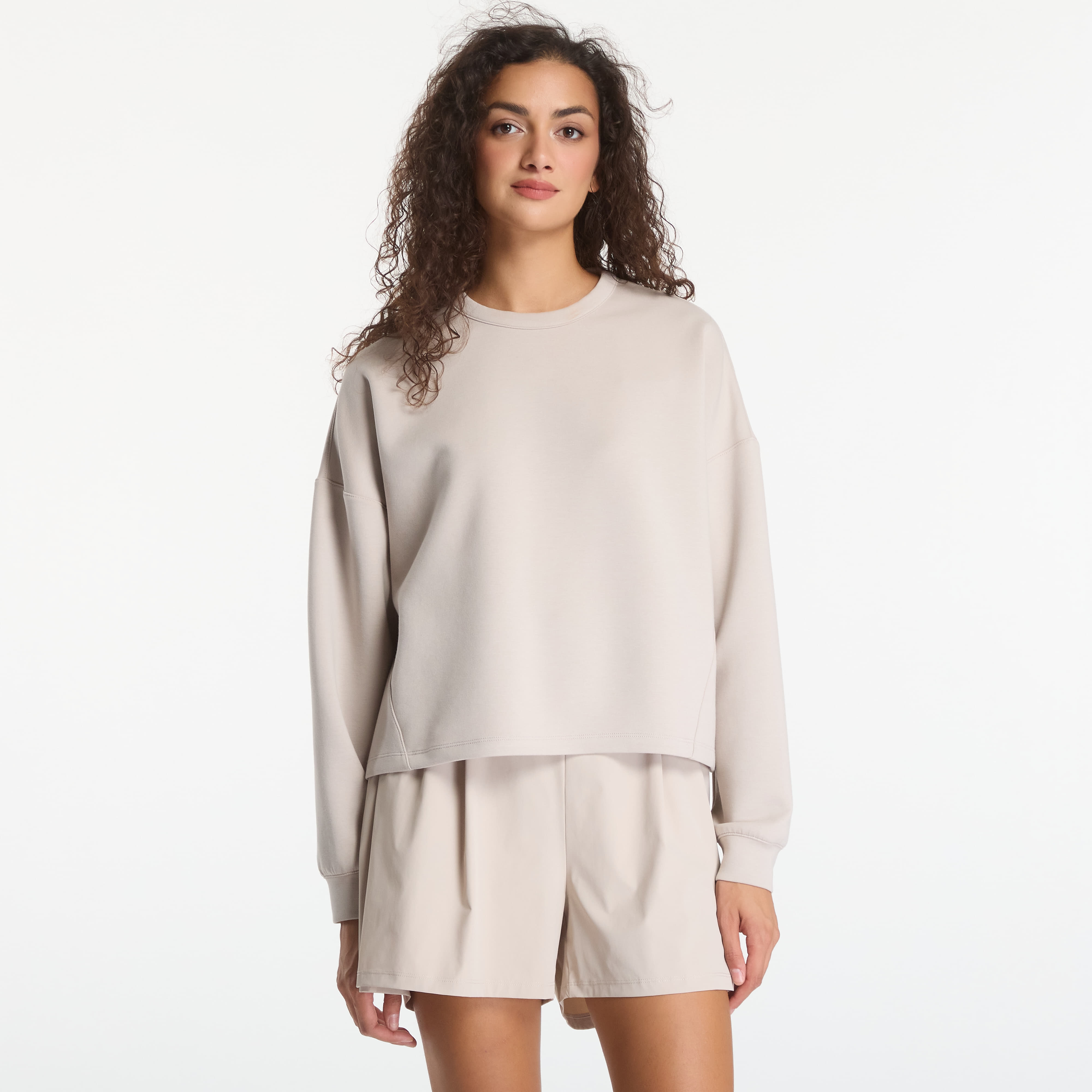 Суитшърт Nike 24.7 ImpossiblySoft Women's Dri-FIT Oversized Crew-Neck Top Cream Ii/ Cream Ii/ College Grey M