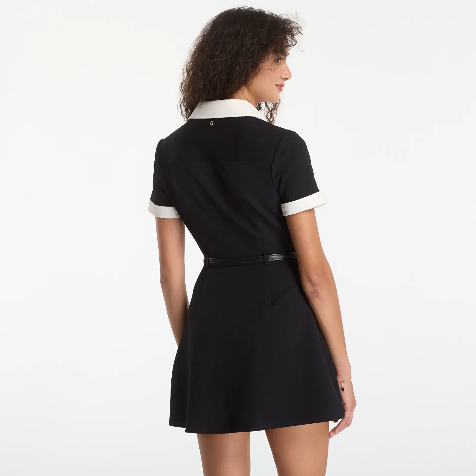Šaty GUESS Ss Claudie Polo Flare Dress Jet Black