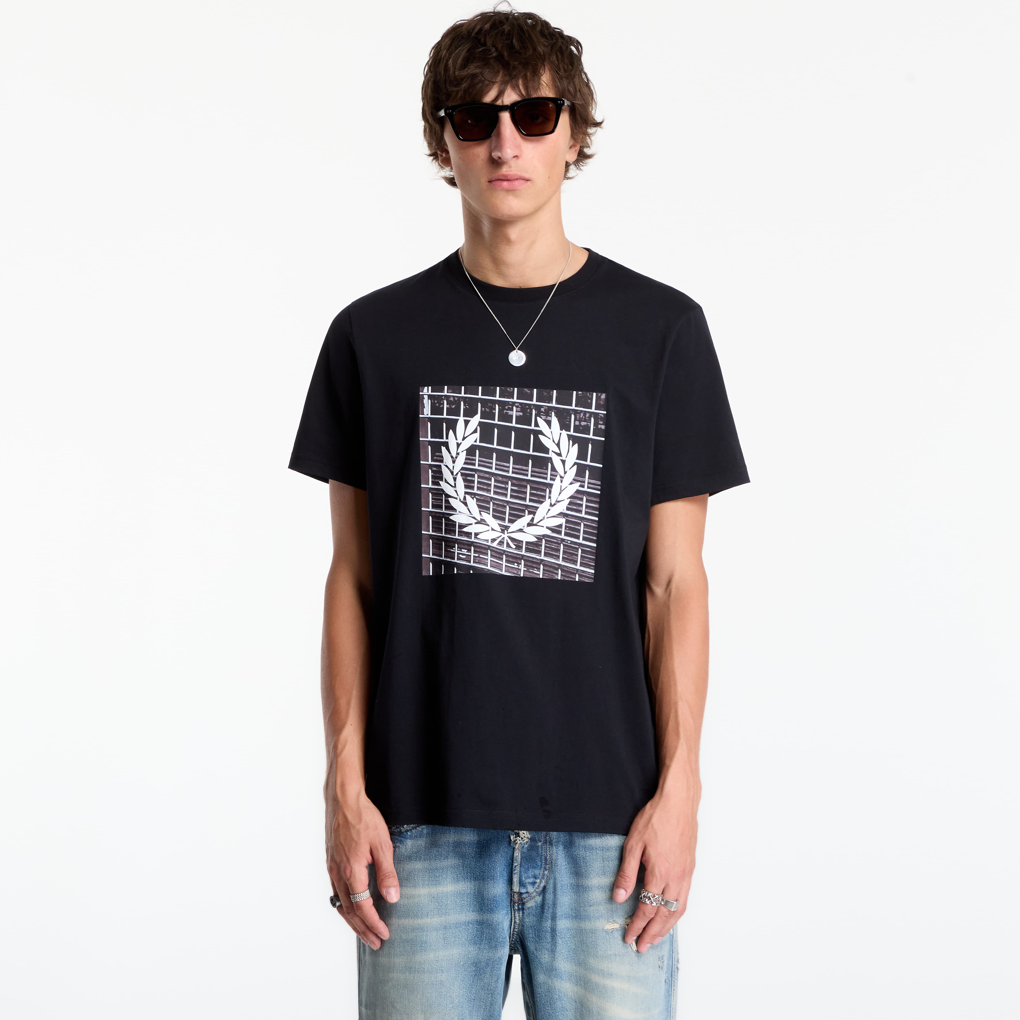 Тениска FRED PERRY Laurel Wreath Graphic Tshirt Black M