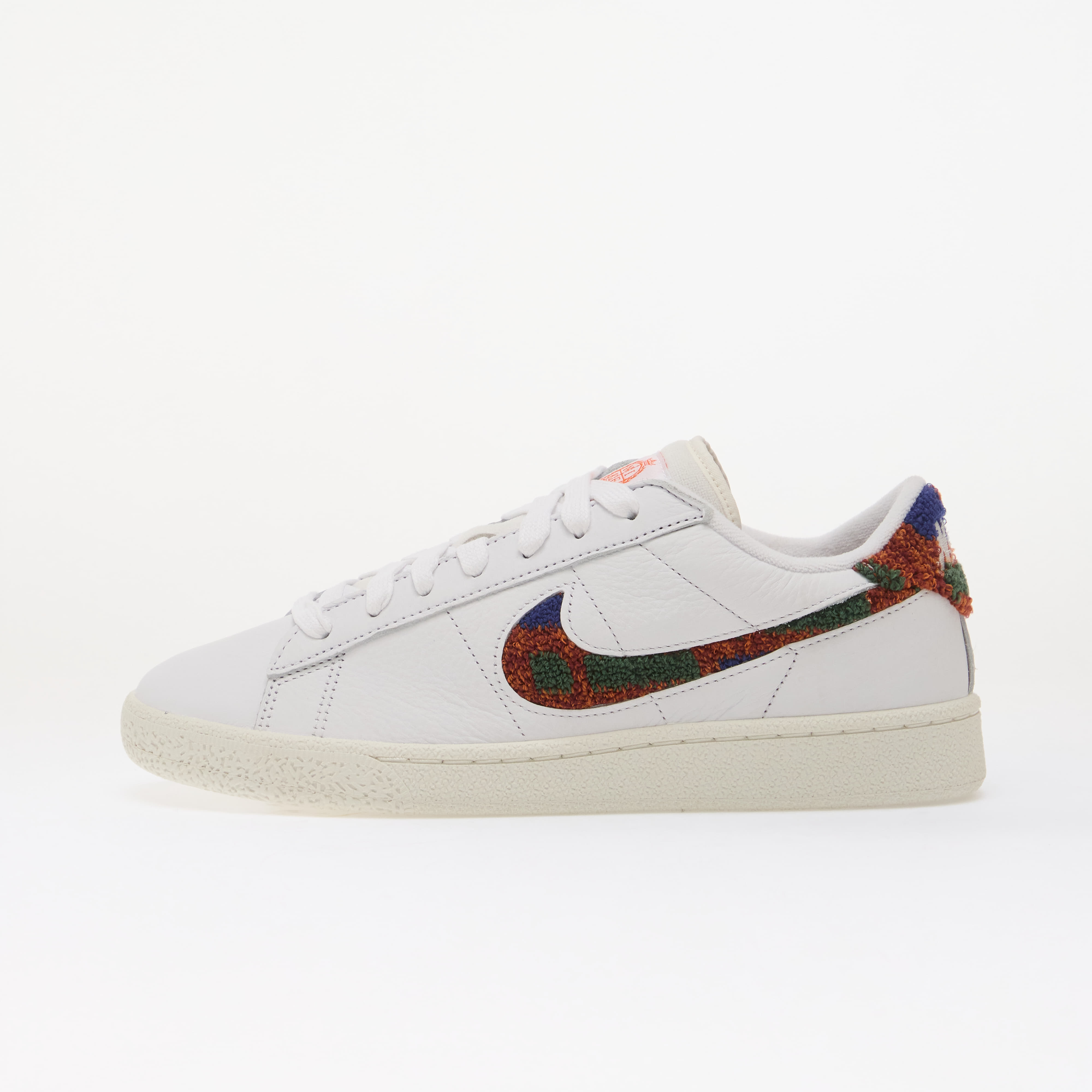 Сникърси Nike Tennis Classic Cs Prm Terry 2 White/ White-Sail-Safety Orange EUR 47